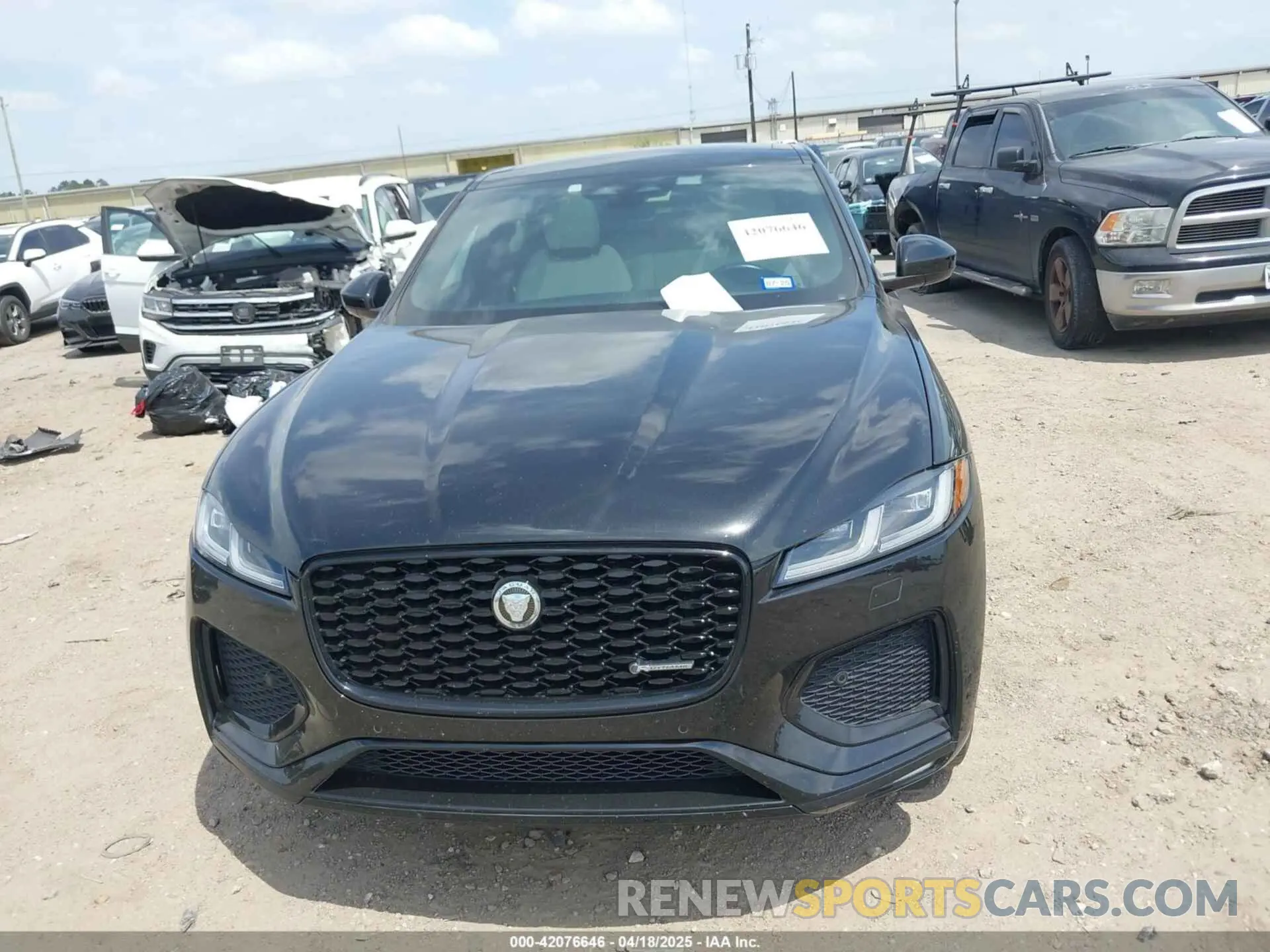 12 fotografías del automóvil dañado SADCT2EX3RA724086 JAGUAR F-PACE 2024