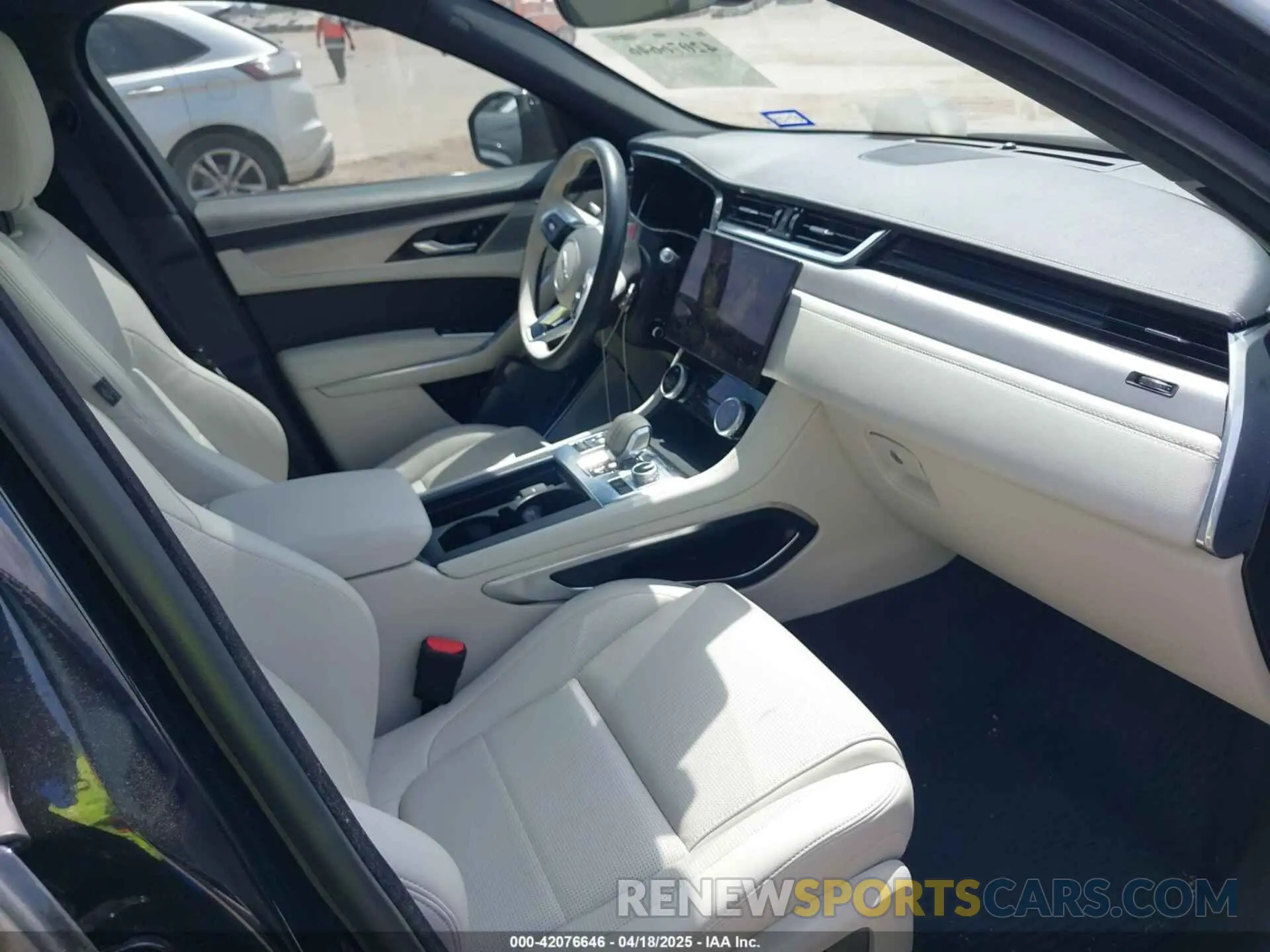 5 fotografías del automóvil dañado SADCT2EX3RA724086 JAGUAR F-PACE 2024