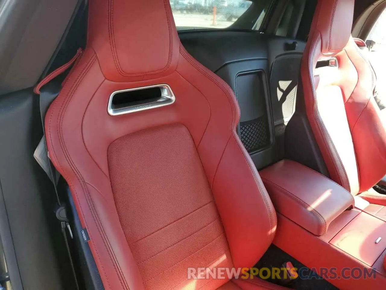 10 fotografías del automóvil dañado SAJD55EE1KCK60088 JAGUAR F-TYPE 2019
