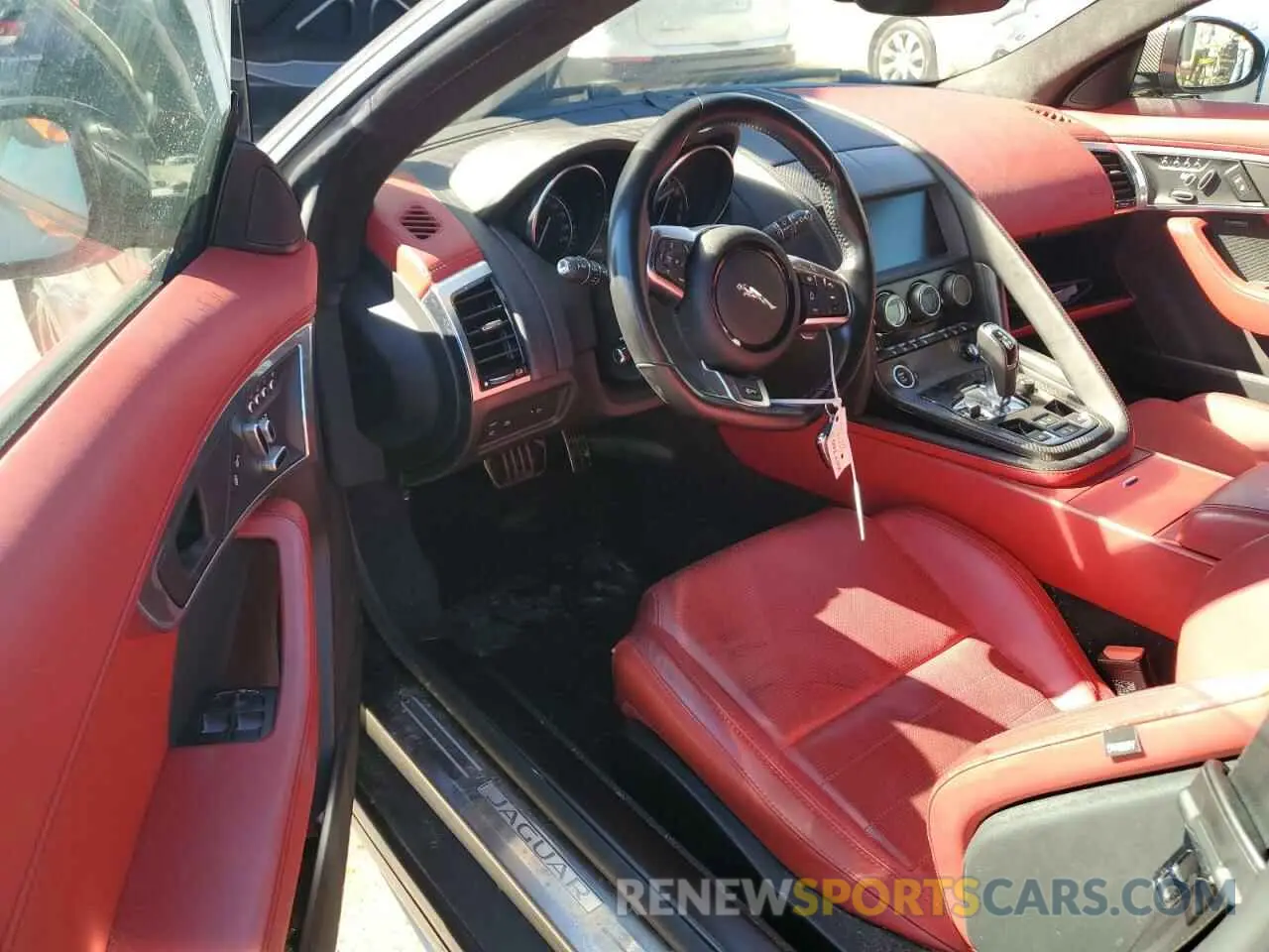 8 fotografías del automóvil dañado SAJD55EE1KCK60088 JAGUAR F-TYPE 2019