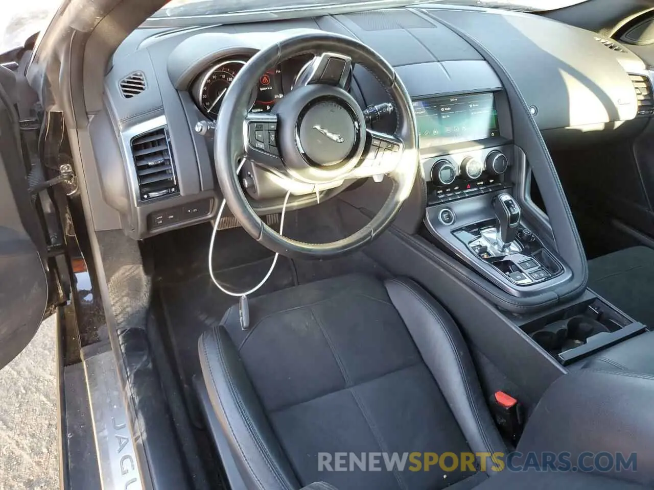 8 fotografías del automóvil dañado SAJDD1GX7KCK58842 JAGUAR F-TYPE 2019