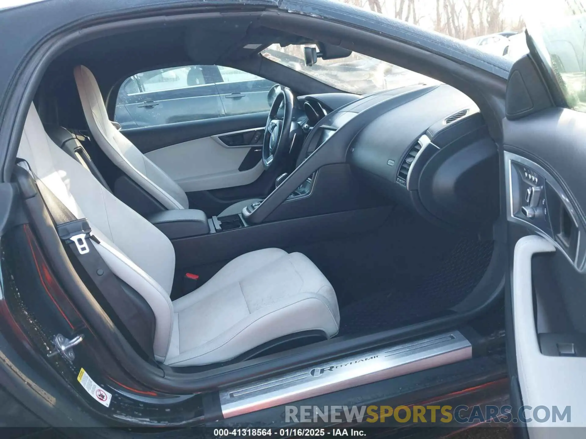 5 fotografías del automóvil dañado SAJD85FV1LCK66321 JAGUAR F-TYPE 2020