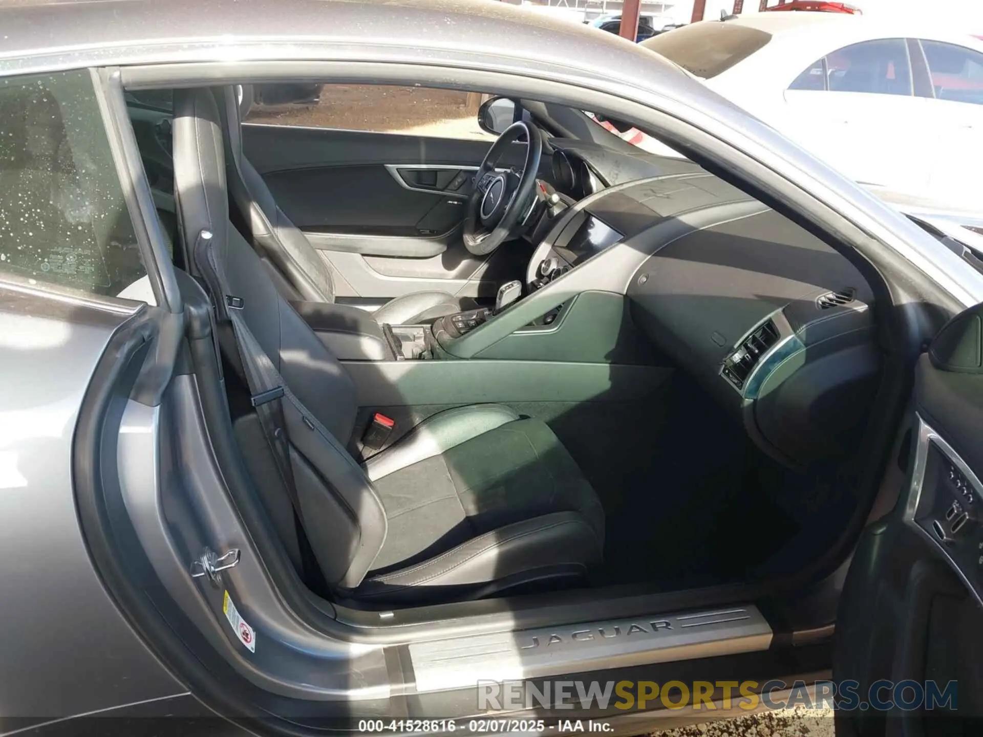 5 fotografías del automóvil dañado SAJDD1GX9LCK67849 JAGUAR F-TYPE 2020