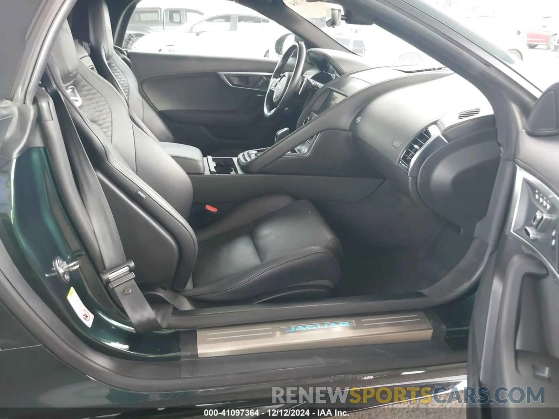 8 fotografías del automóvil dañado SAJD85FV0MCK69308 JAGUAR F-TYPE 2021