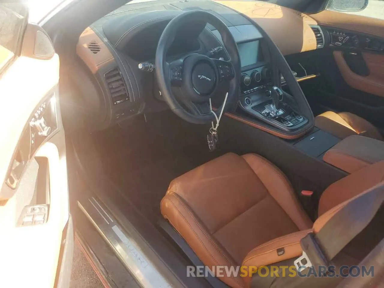 8 fotografías del automóvil dañado SAJDD5GX8MCK74977 JAGUAR F-TYPE 2021