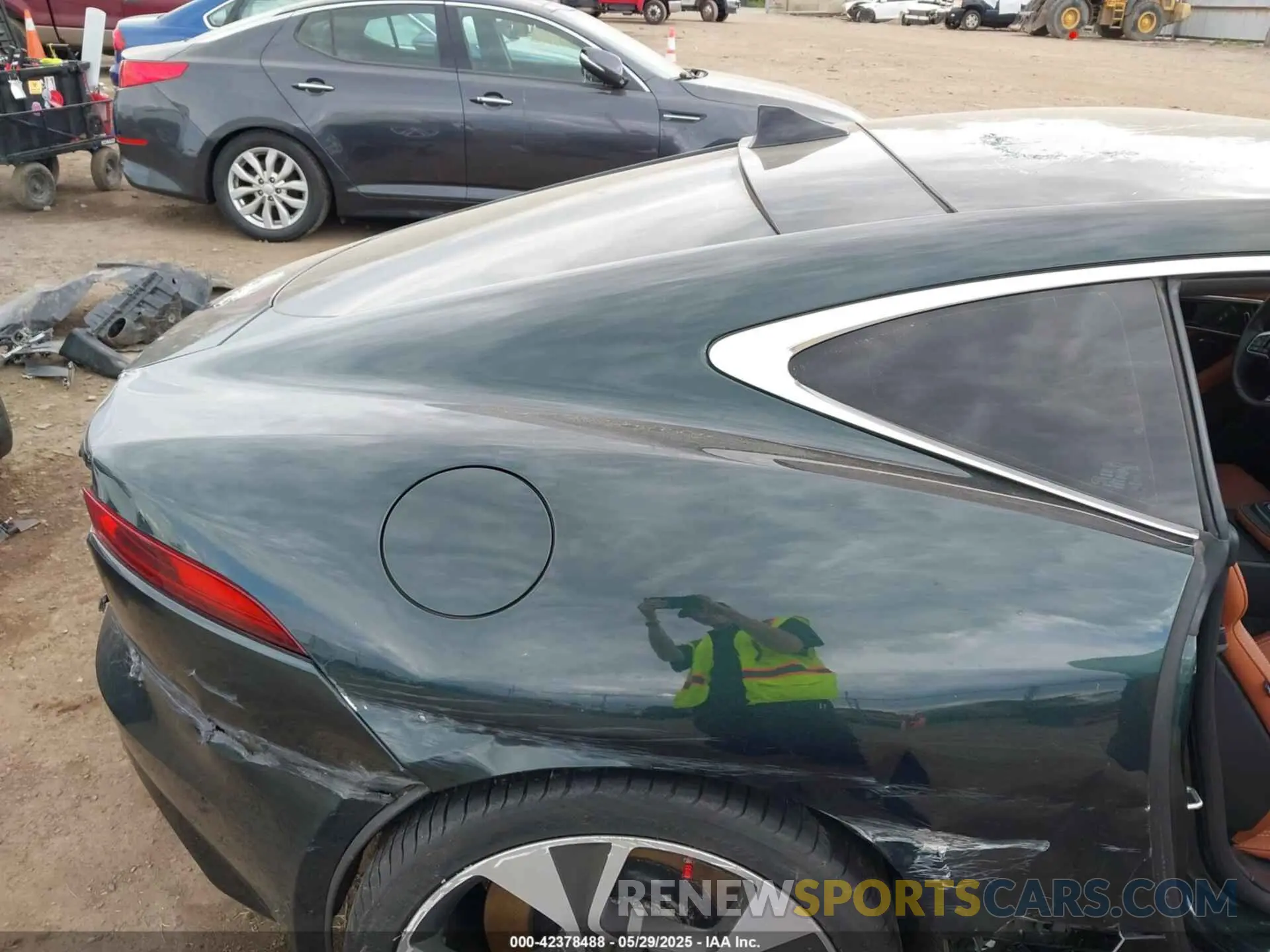 8 fotografías del automóvil dañado SAJD81EE3PCK82603 JAGUAR F-TYPE 2023