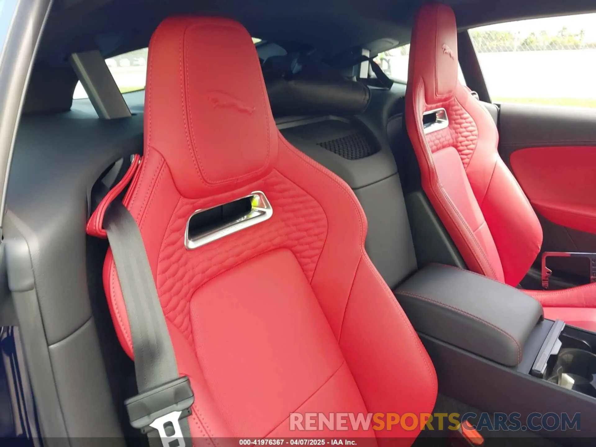 8 fotografías del automóvil dañado SAJDD1EE9PCK79877 JAGUAR F-TYPE 2023