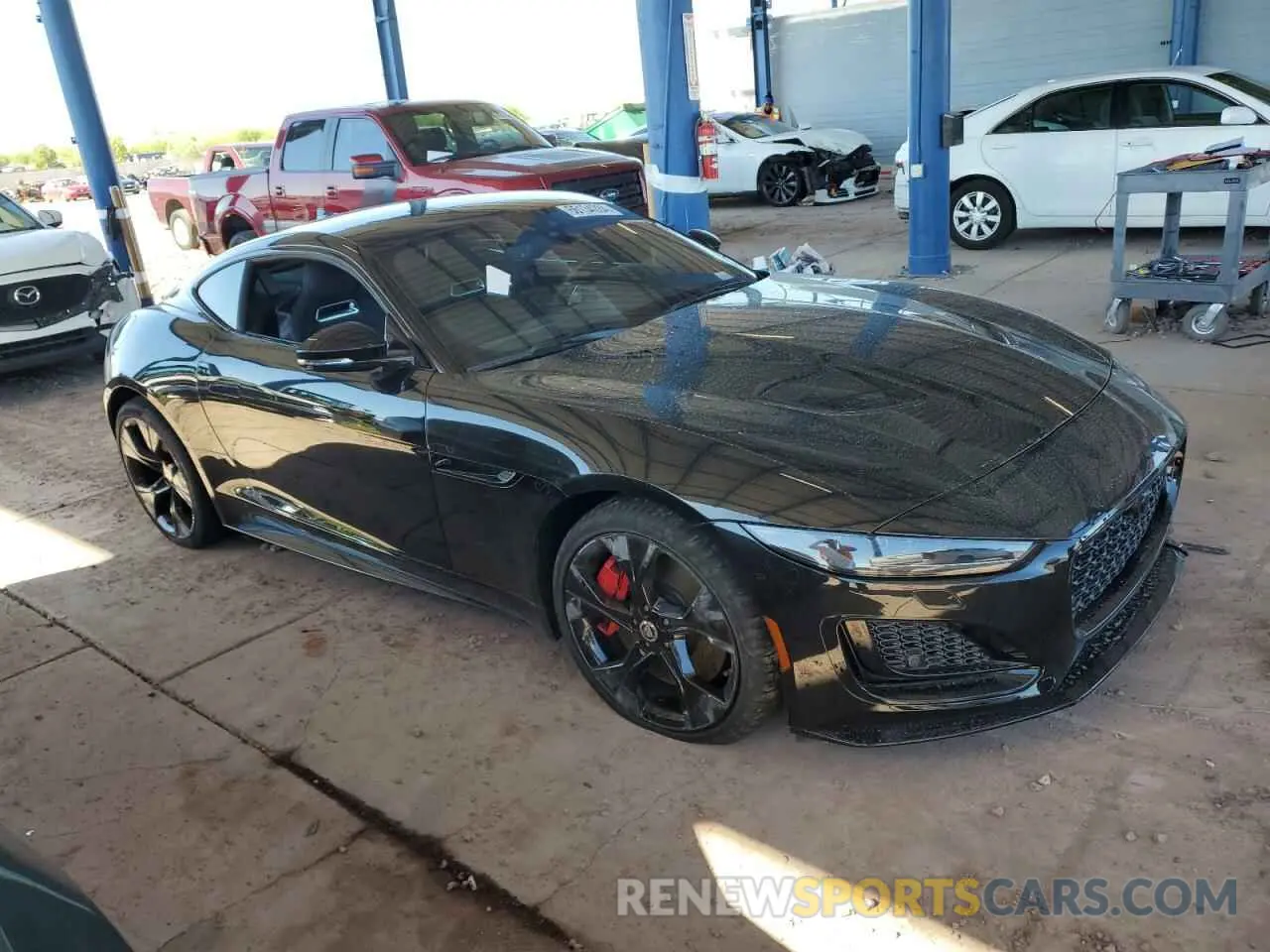 4 fotografías del automóvil dañado SAJDV1EE0RCK85308 JAGUAR F-TYPE 75 2024