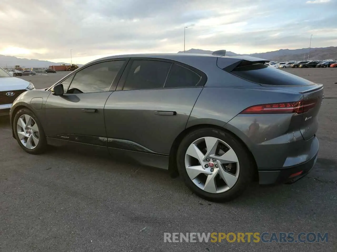 2 fotografías del automóvil dañado SADHB2S10K1F73211 JAGUAR I-PACE 2019