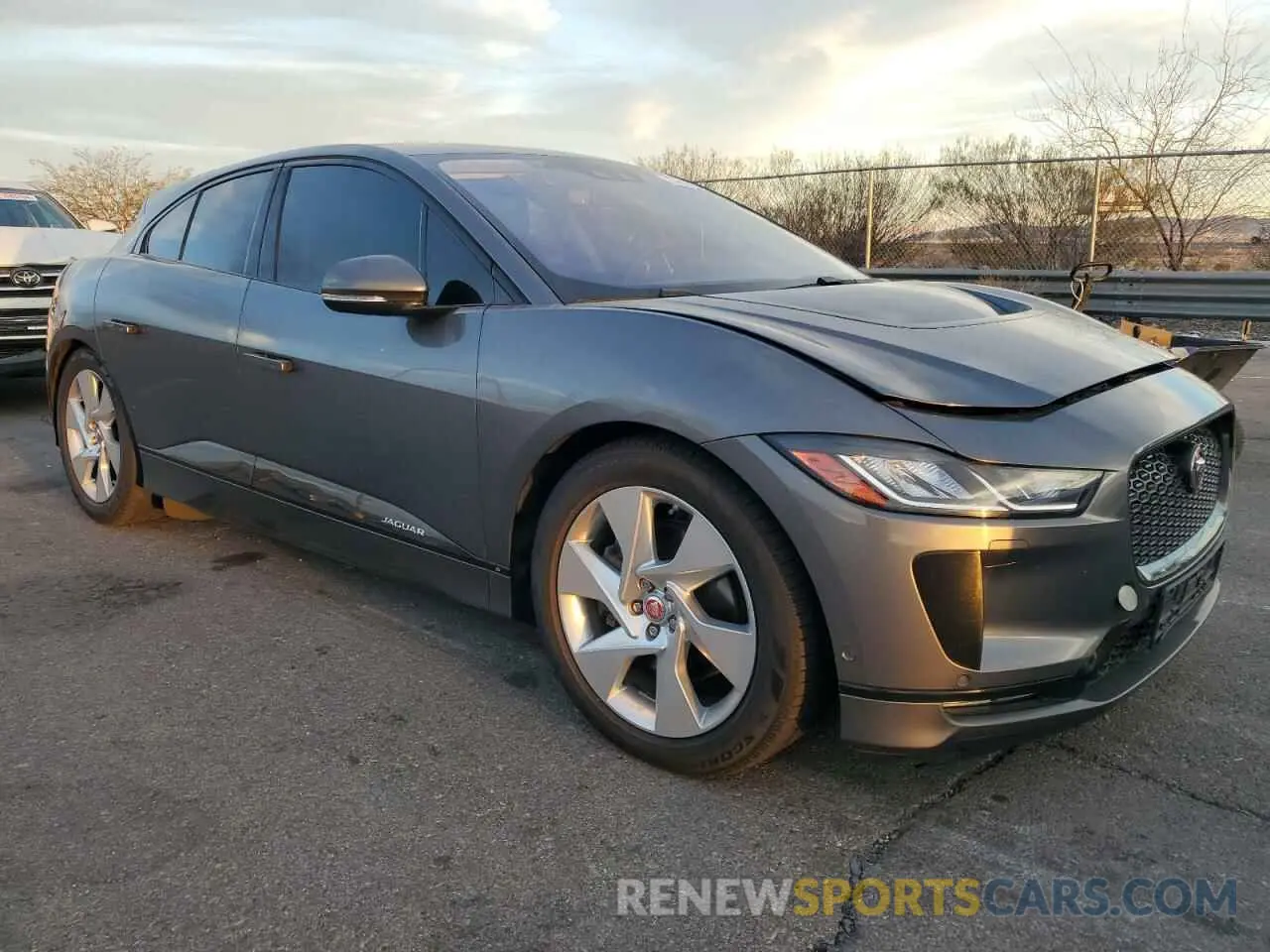 4 fotografías del automóvil dañado SADHB2S10K1F73211 JAGUAR I-PACE 2019