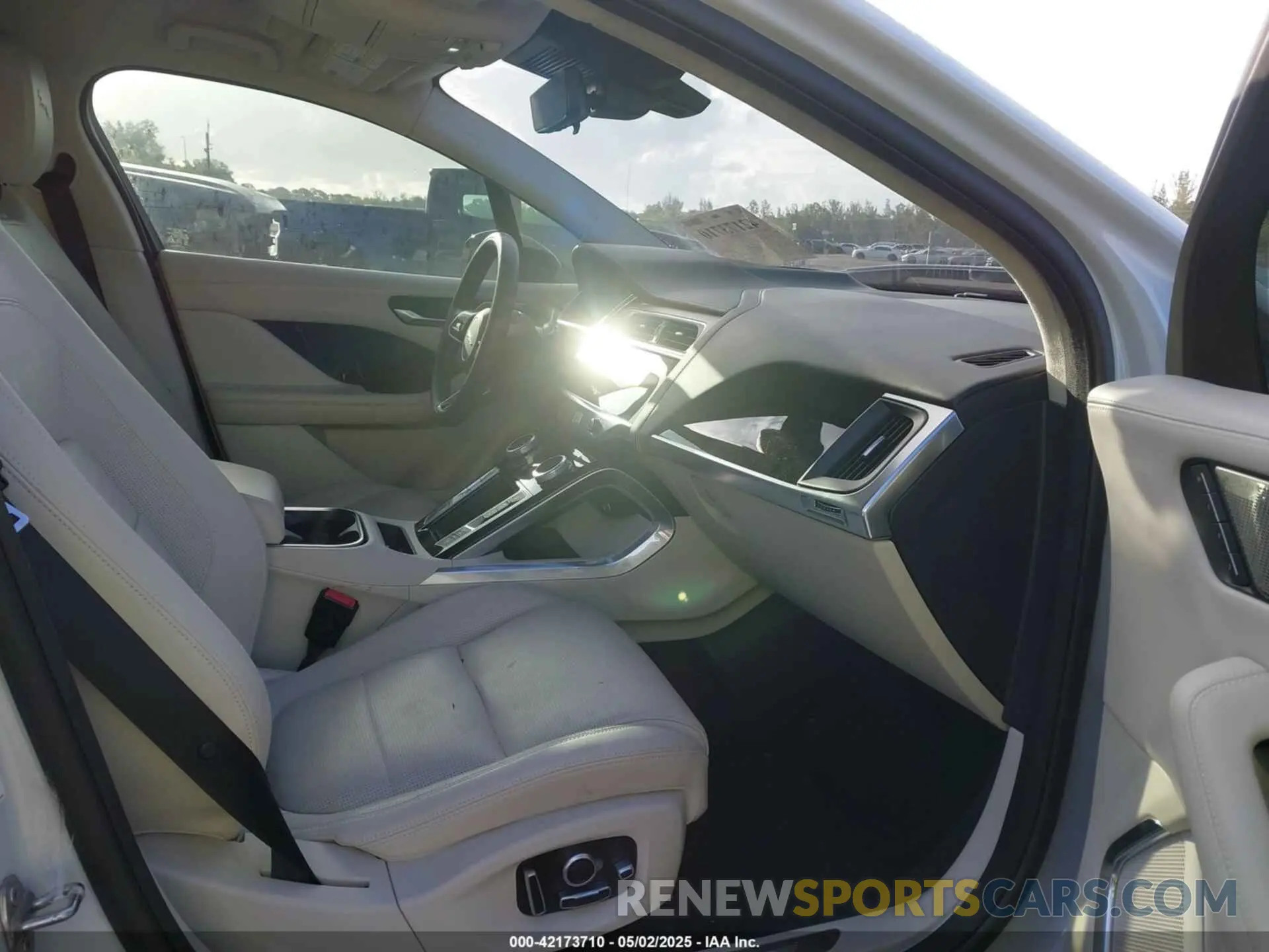 5 fotografías del automóvil dañado SADHD2S15N1622382 JAGUAR I-PACE 2022