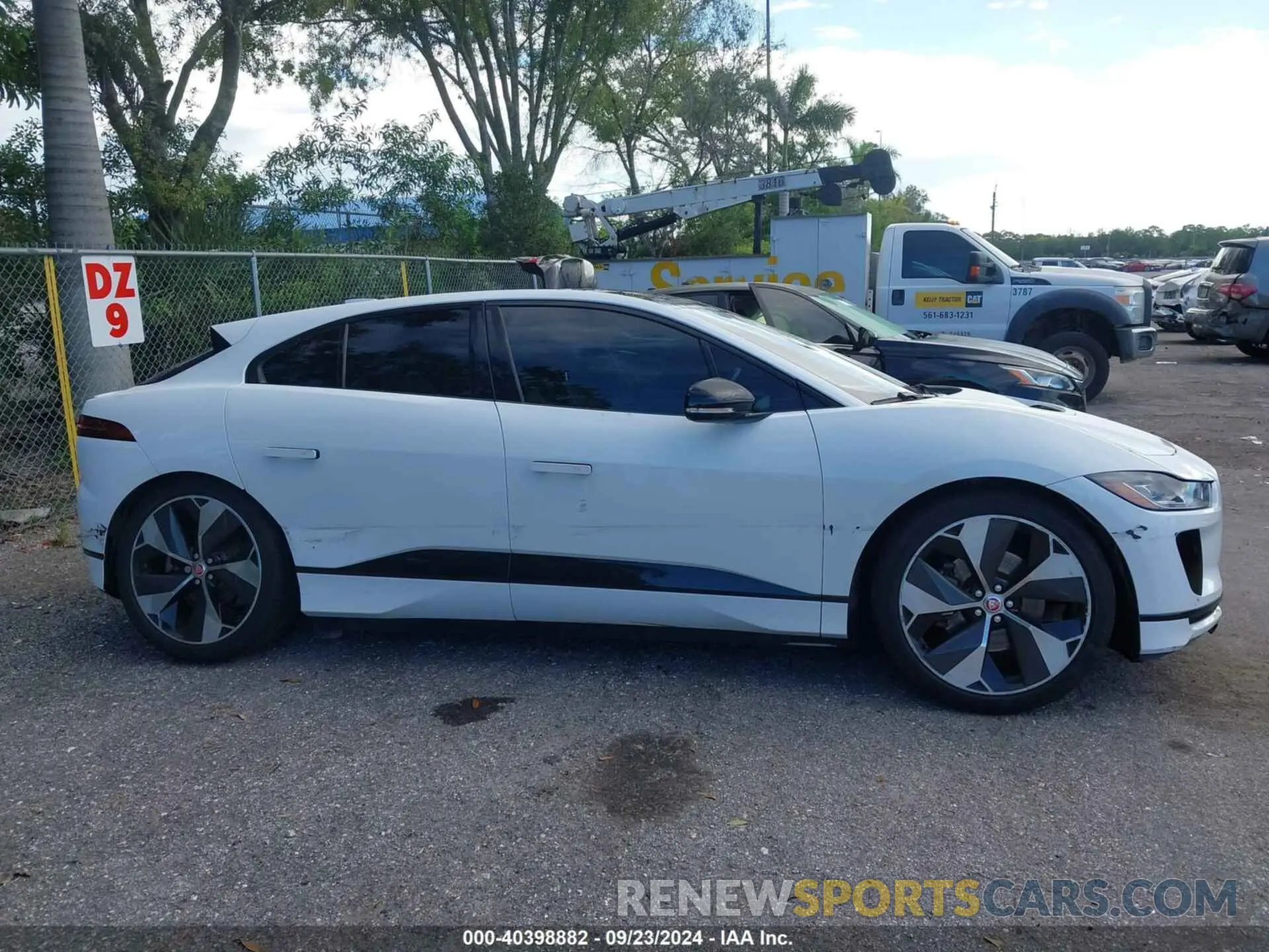 13 fotografías del automóvil dañado SADHD2S16N1623993 JAGUAR I-PACE 2022