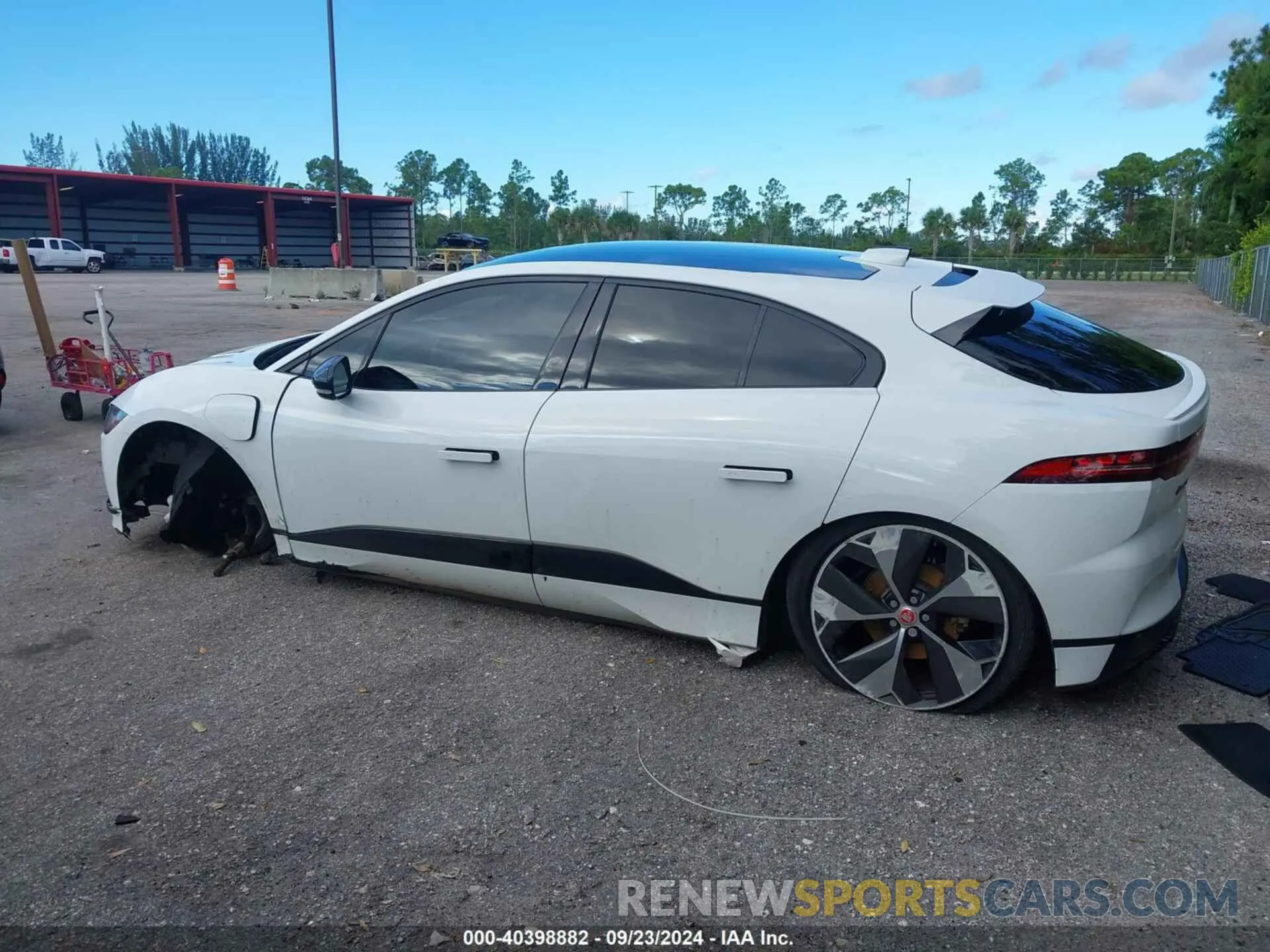 14 fotografías del automóvil dañado SADHD2S16N1623993 JAGUAR I-PACE 2022