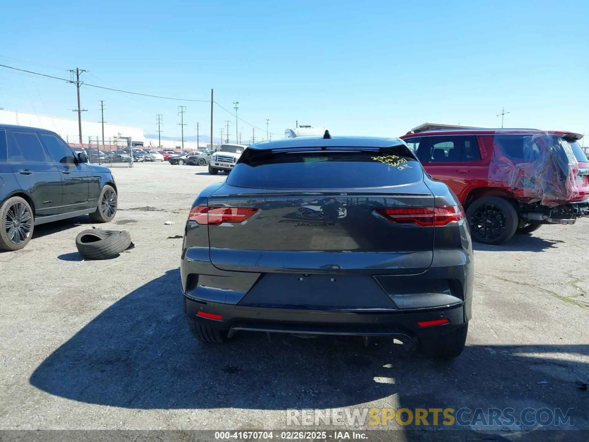 16 fotografías del automóvil dañado SADHM2S10R1632727 JAGUAR I-PACE 2024