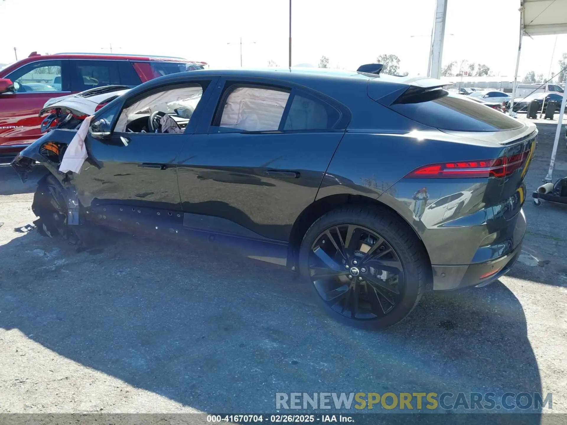 3 fotografías del automóvil dañado SADHM2S10R1632727 JAGUAR I-PACE 2024
