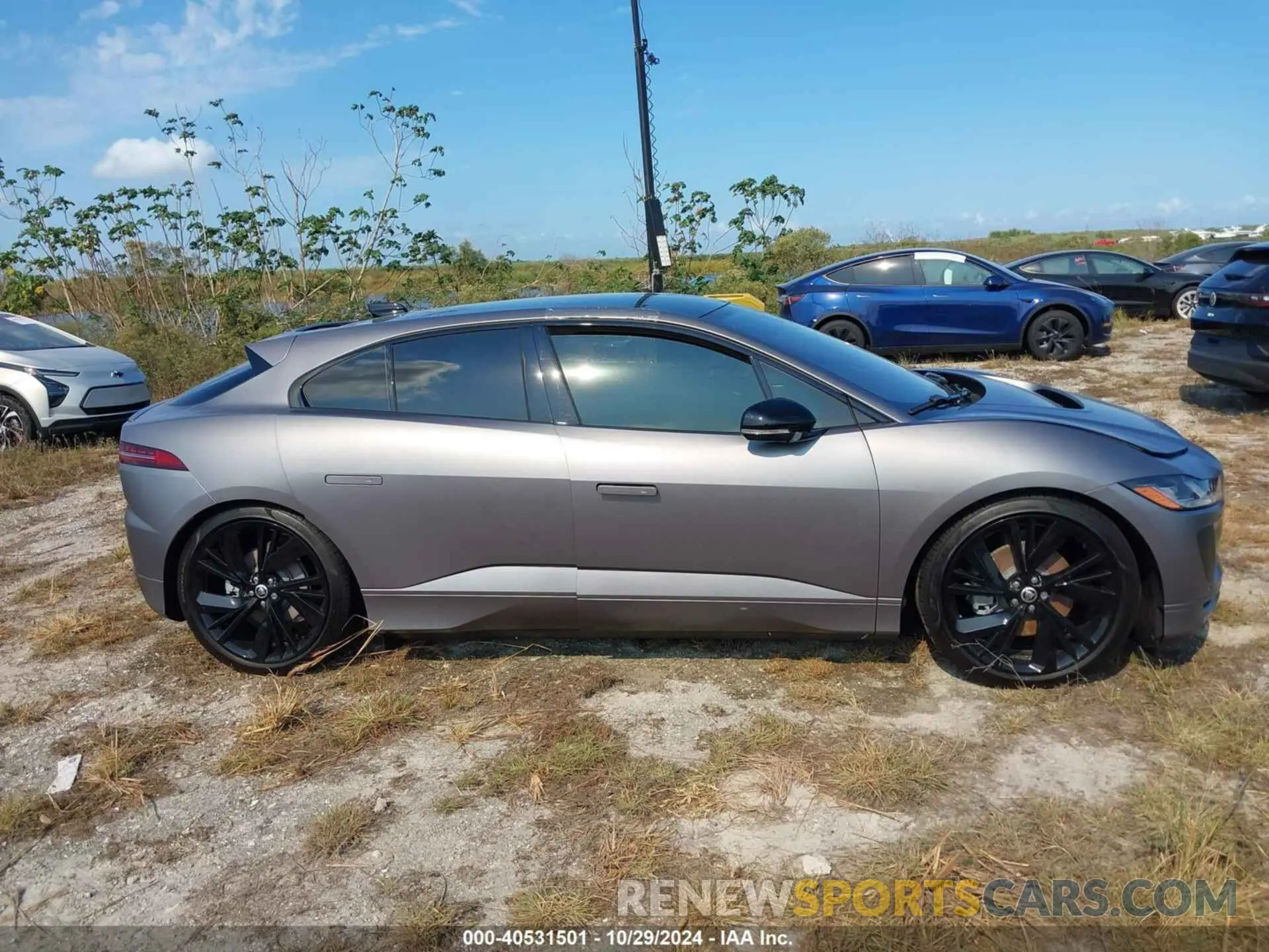 13 fotografías del automóvil dañado SADHM2S12R1634818 JAGUAR I-PACE 2024