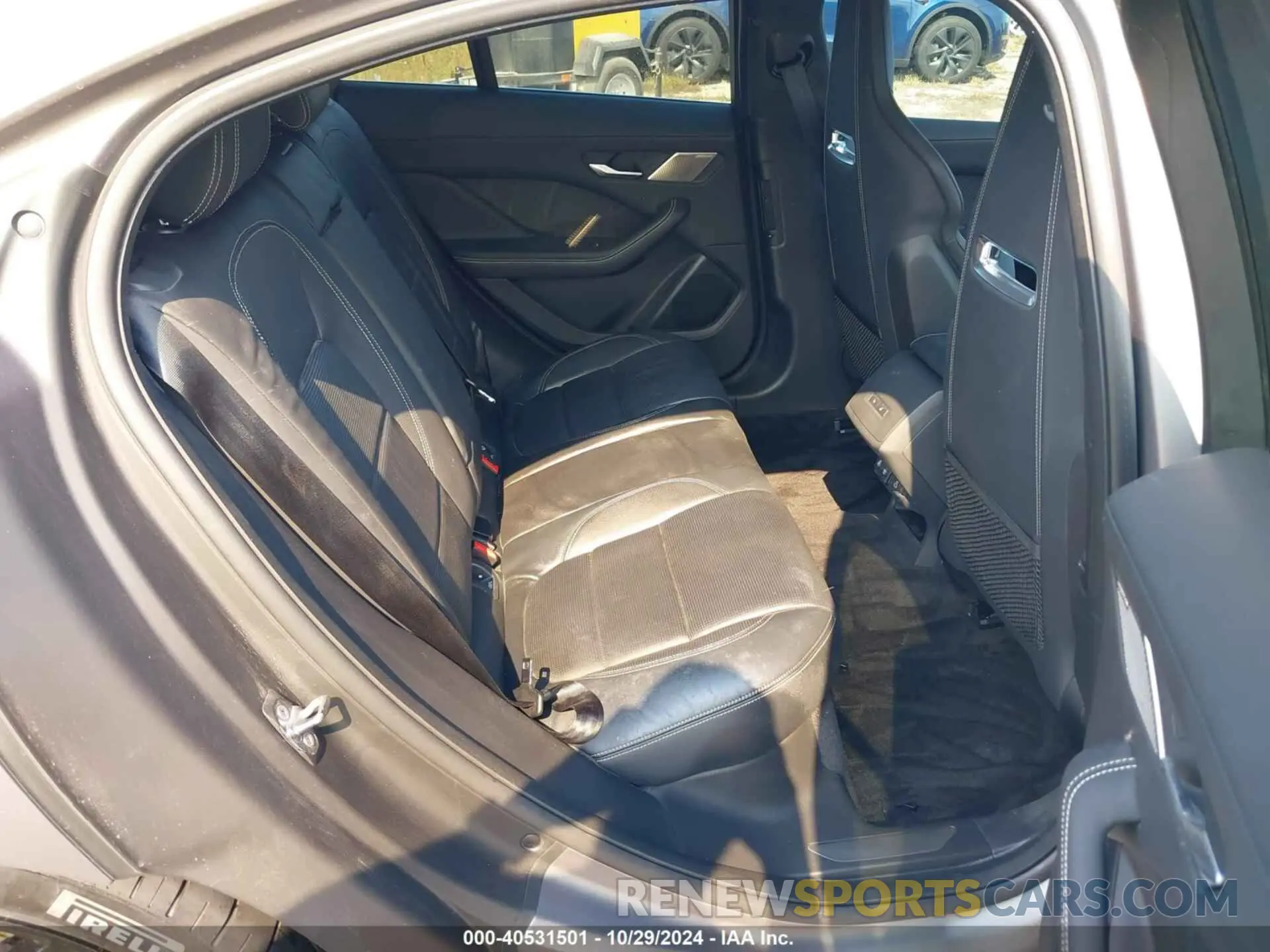 8 fotografías del automóvil dañado SADHM2S12R1634818 JAGUAR I-PACE 2024
