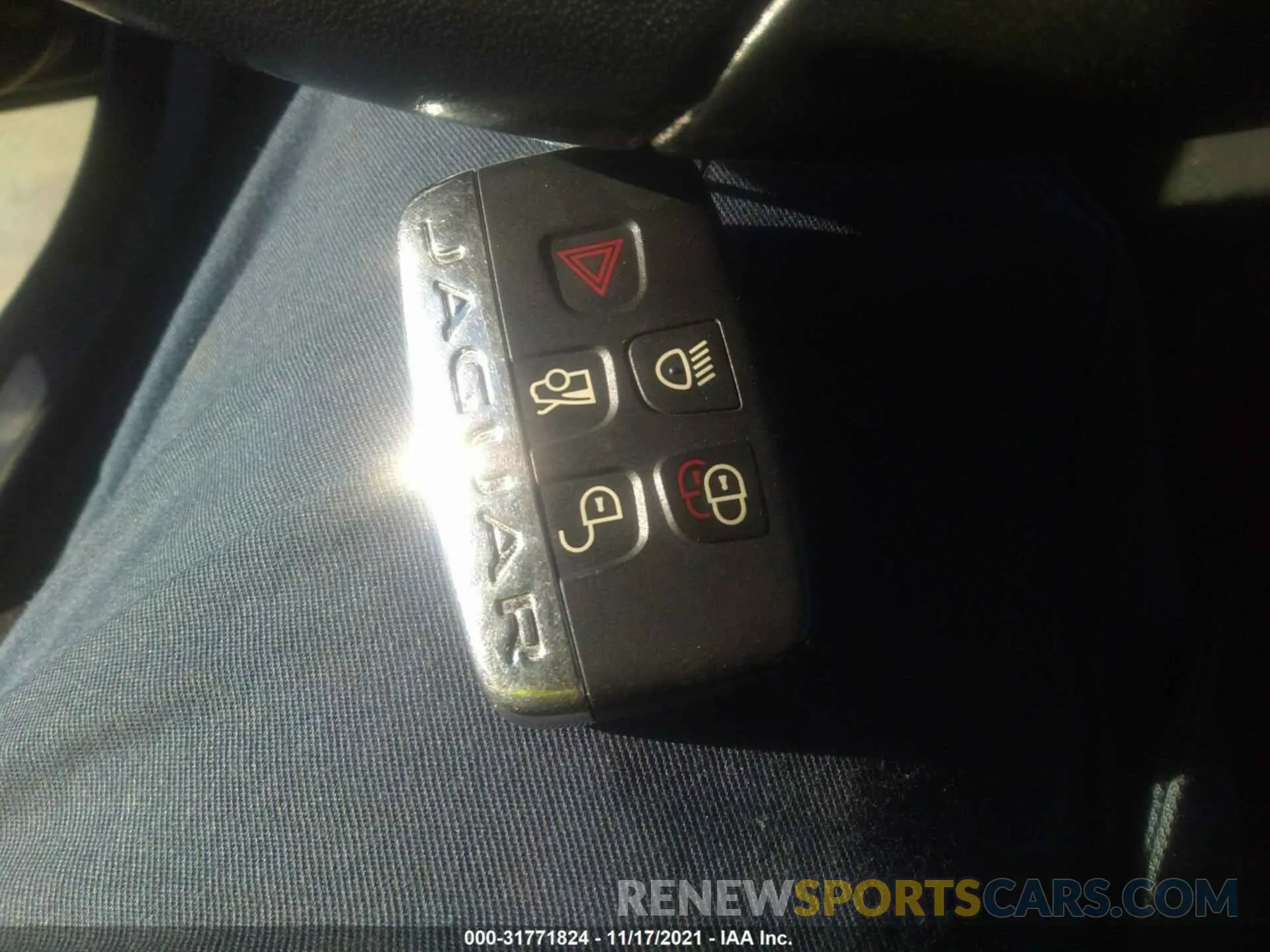 11 fotografías del automóvil dañado SAJAD4FN1KCP50383 JAGUAR XE 2019