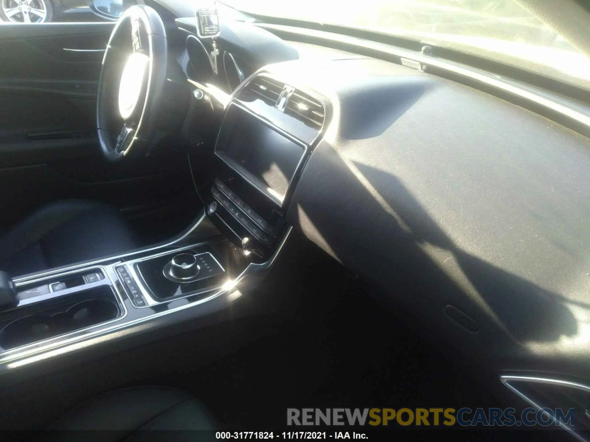 5 fotografías del automóvil dañado SAJAD4FN1KCP50383 JAGUAR XE 2019