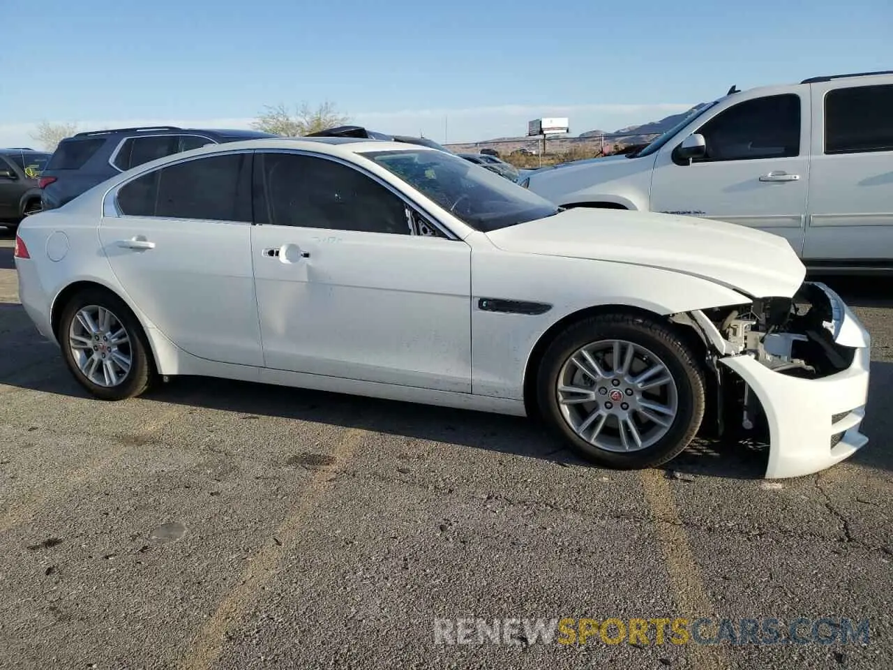 4 fotografías del automóvil dañado SAJAD4FX2KCP50944 JAGUAR XE 2019