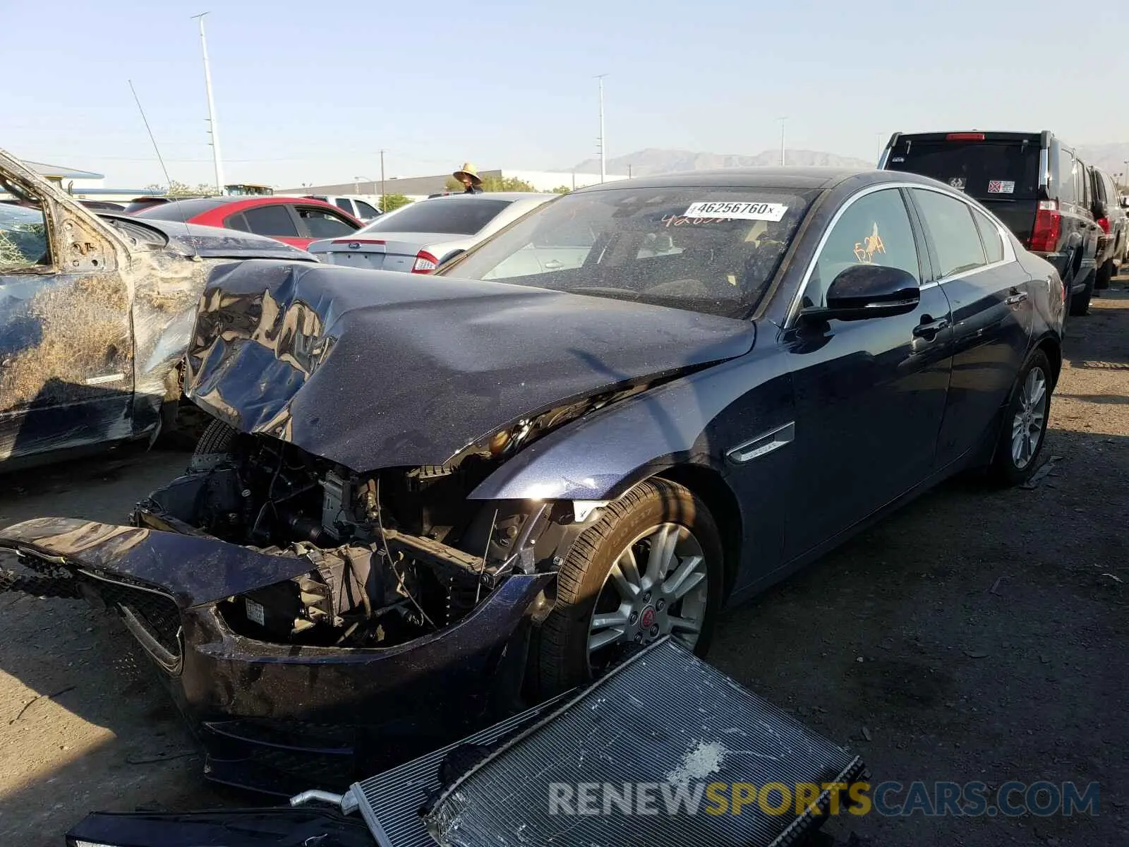 2 fotografías del automóvil dañado SAJAD4FXXKCP48939 JAGUAR XE 2019
