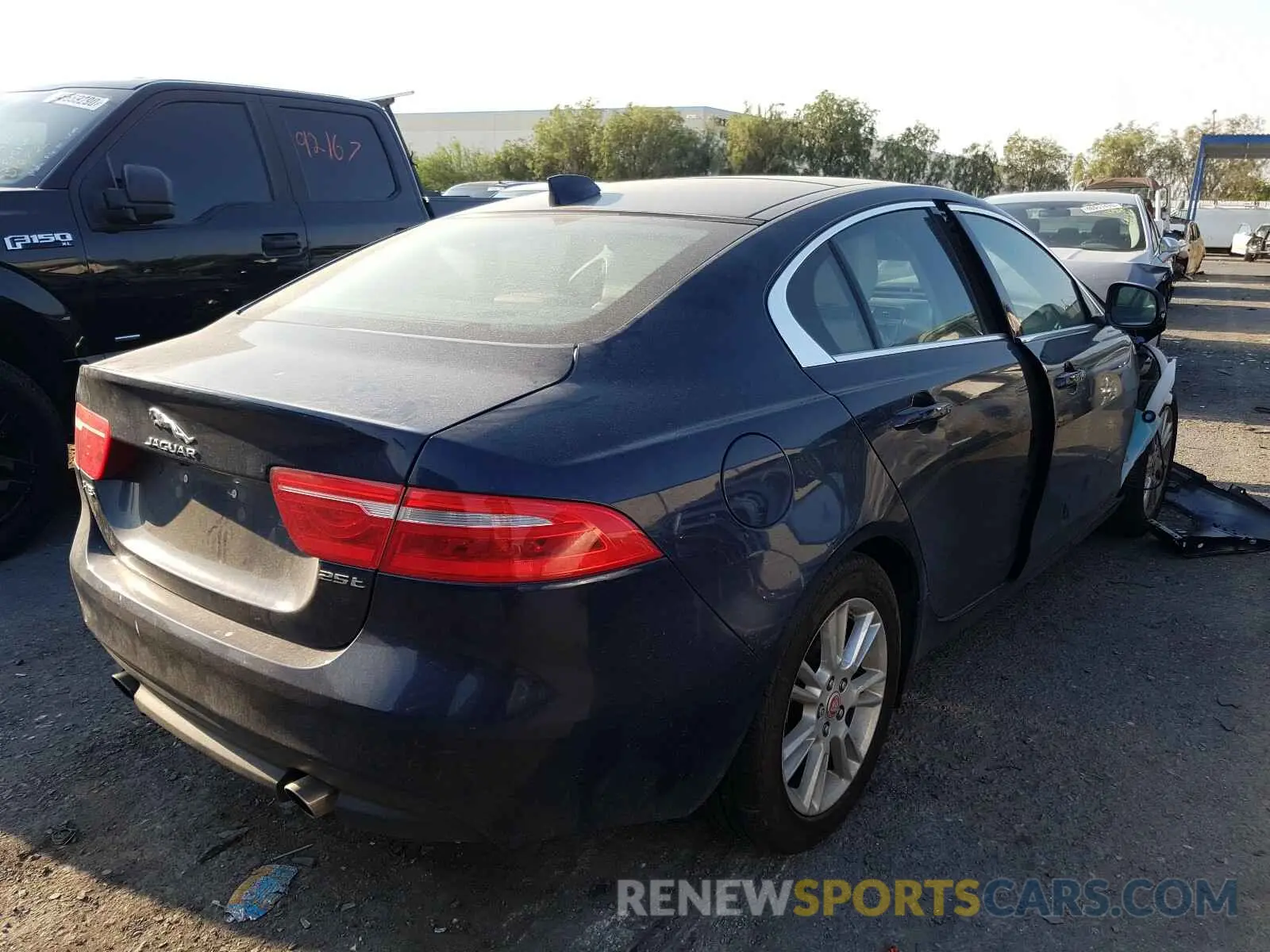 4 fotografías del automóvil dañado SAJAD4FXXKCP48939 JAGUAR XE 2019