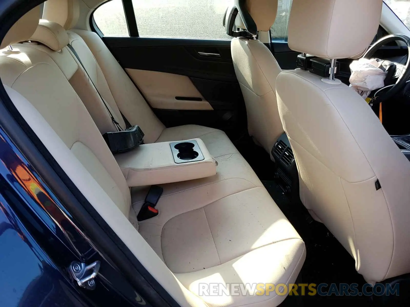6 fotografías del automóvil dañado SAJAD4FXXKCP48939 JAGUAR XE 2019