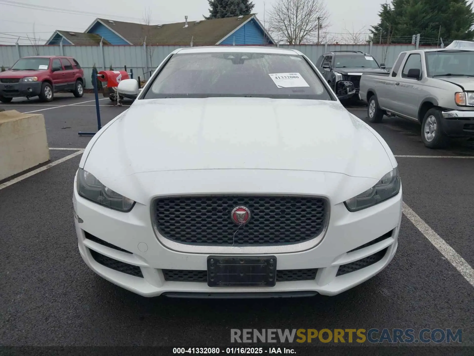 12 fotografías del automóvil dañado SAJAR4FX0KCP52659 JAGUAR XE 2019