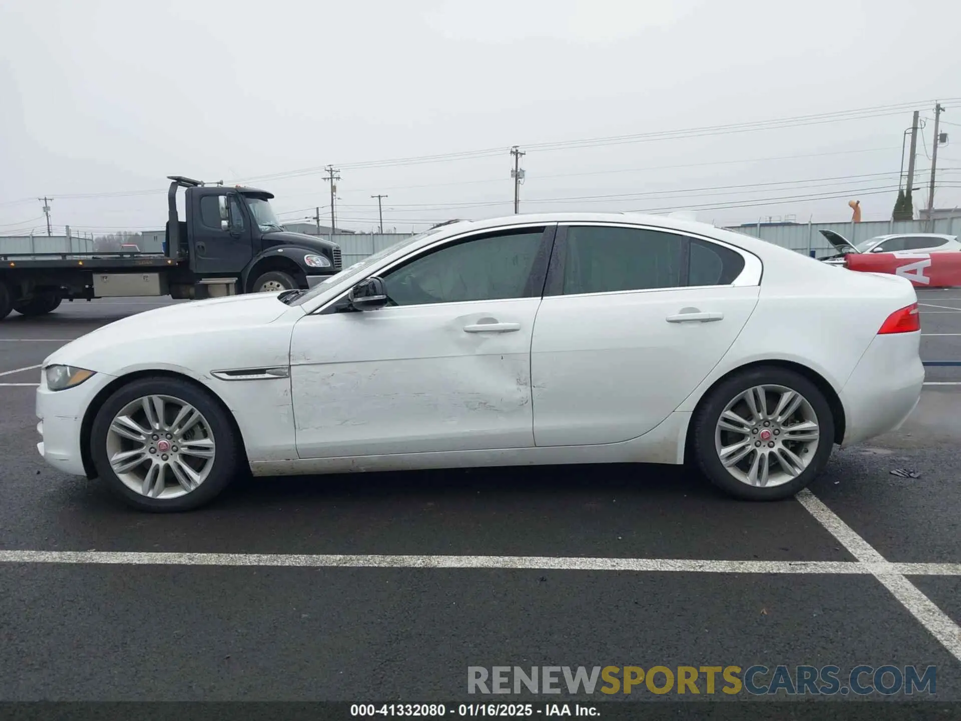 14 fotografías del automóvil dañado SAJAR4FX0KCP52659 JAGUAR XE 2019