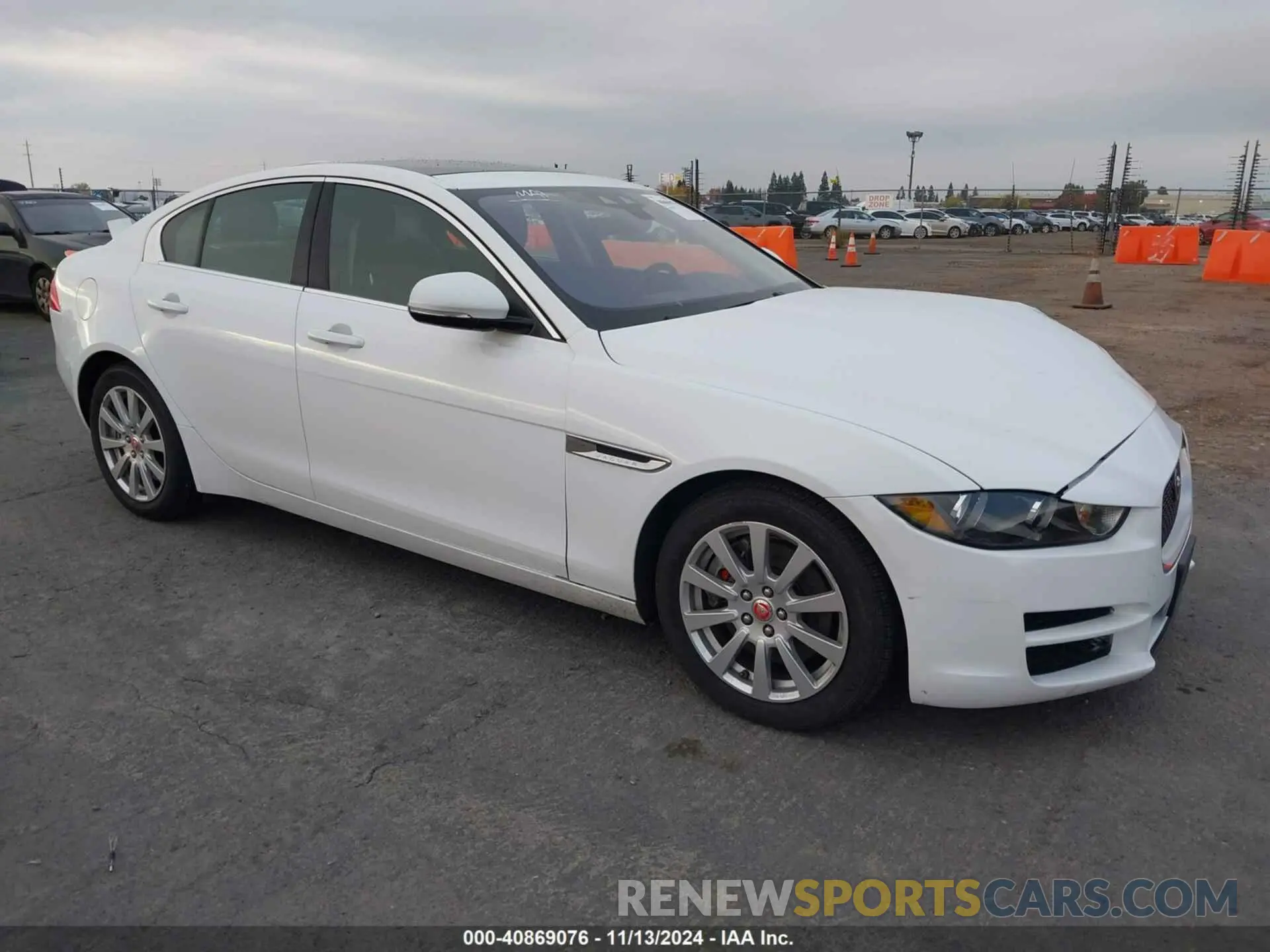 13 fotografías del automóvil dañado SAJAR4FX2KCP44224 JAGUAR XE 2019