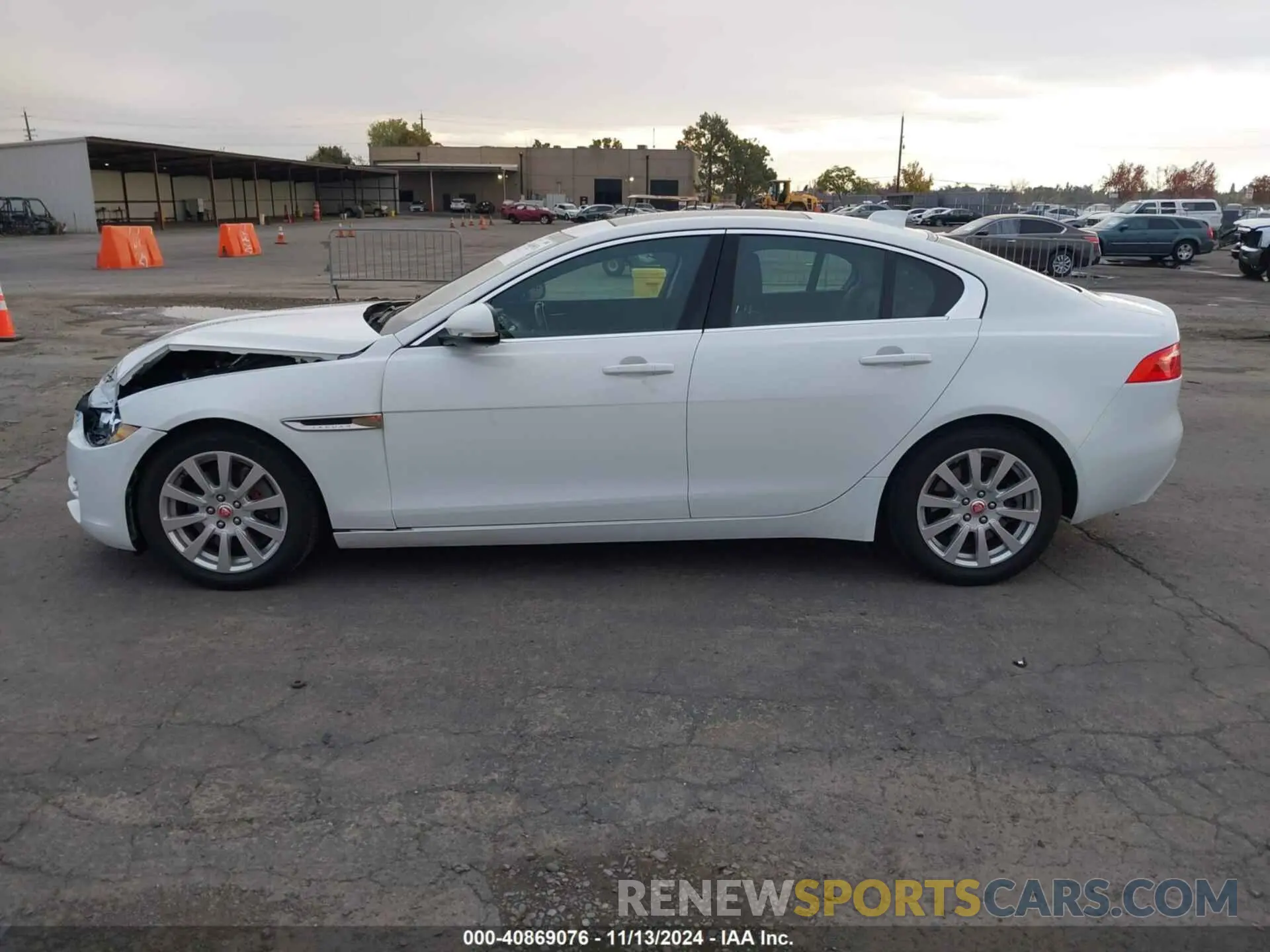 14 fotografías del automóvil dañado SAJAR4FX2KCP44224 JAGUAR XE 2019