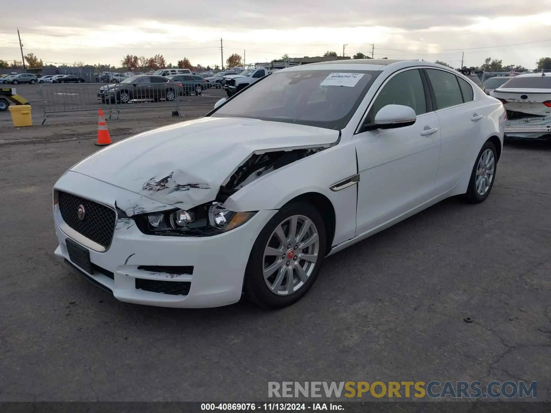 2 fotografías del automóvil dañado SAJAR4FX2KCP44224 JAGUAR XE 2019