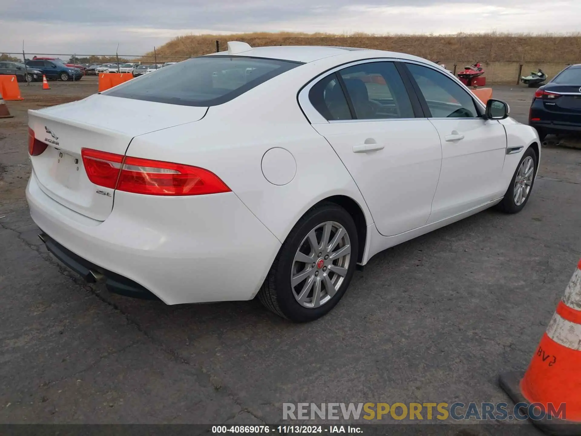 4 fotografías del automóvil dañado SAJAR4FX2KCP44224 JAGUAR XE 2019