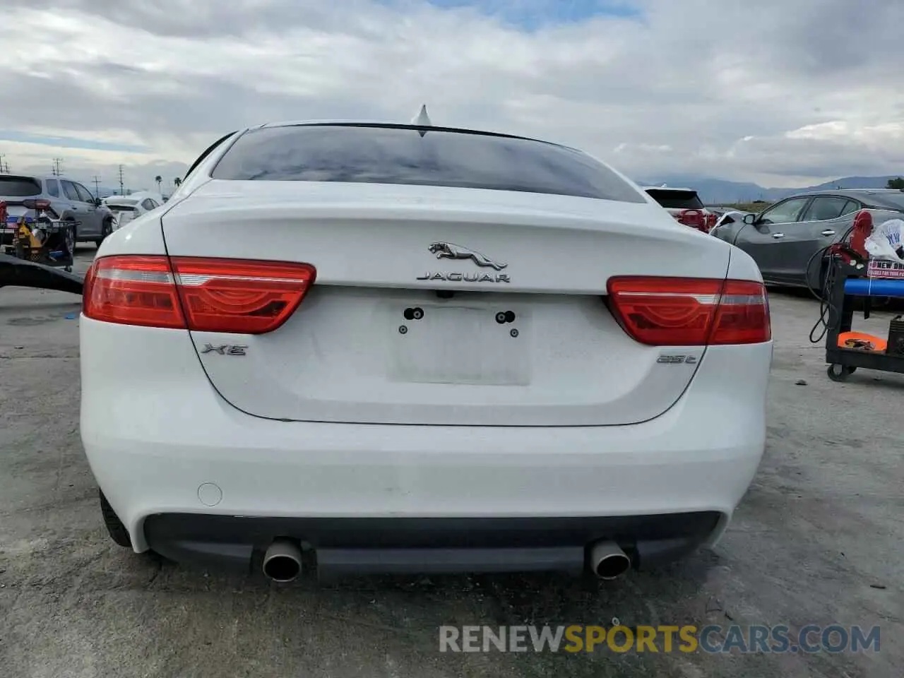 6 fotografías del automóvil dañado SAJAR4FX3KCP49951 JAGUAR XE 2019