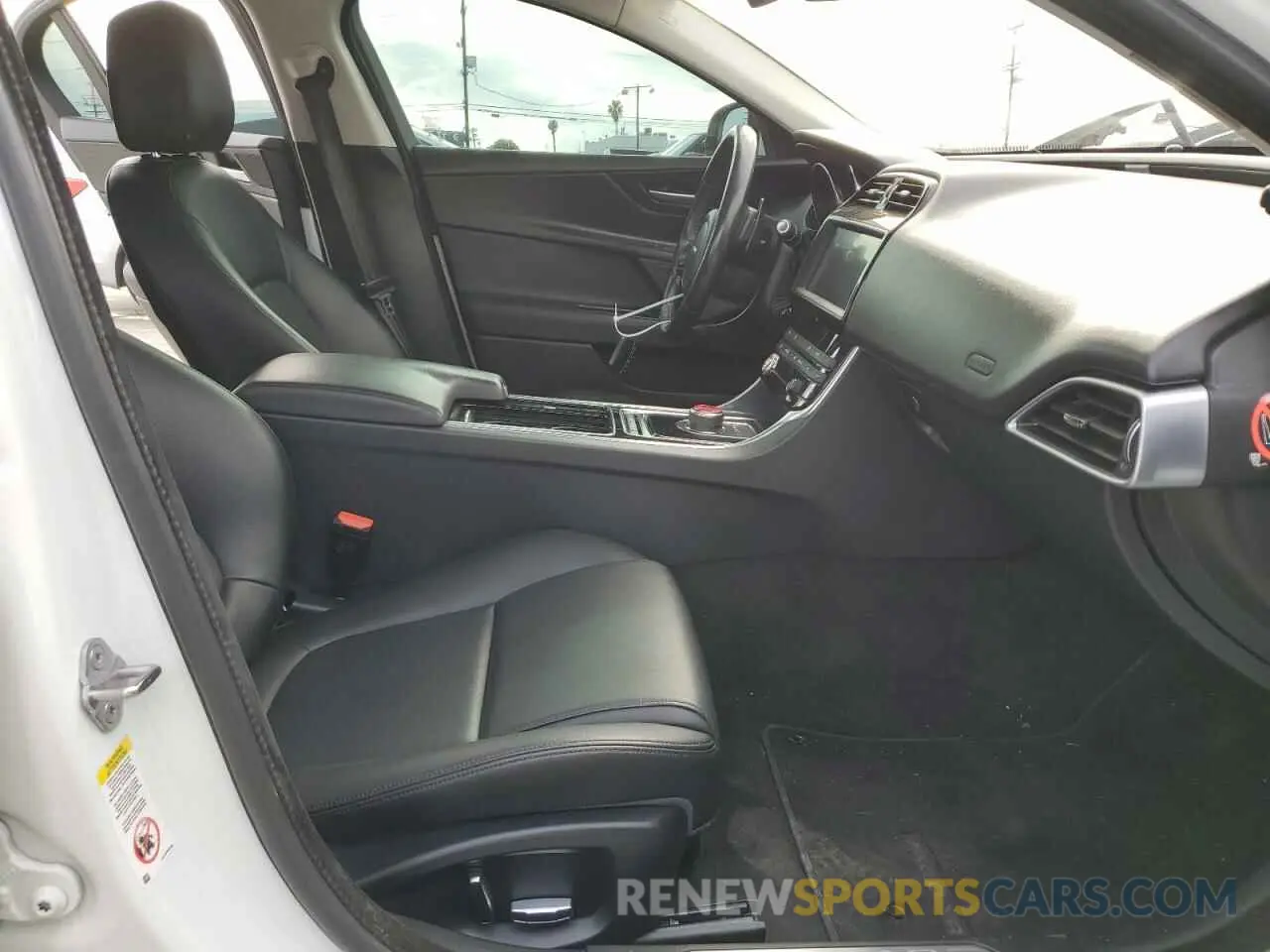 7 fotografías del automóvil dañado SAJAR4FX3KCP49951 JAGUAR XE 2019