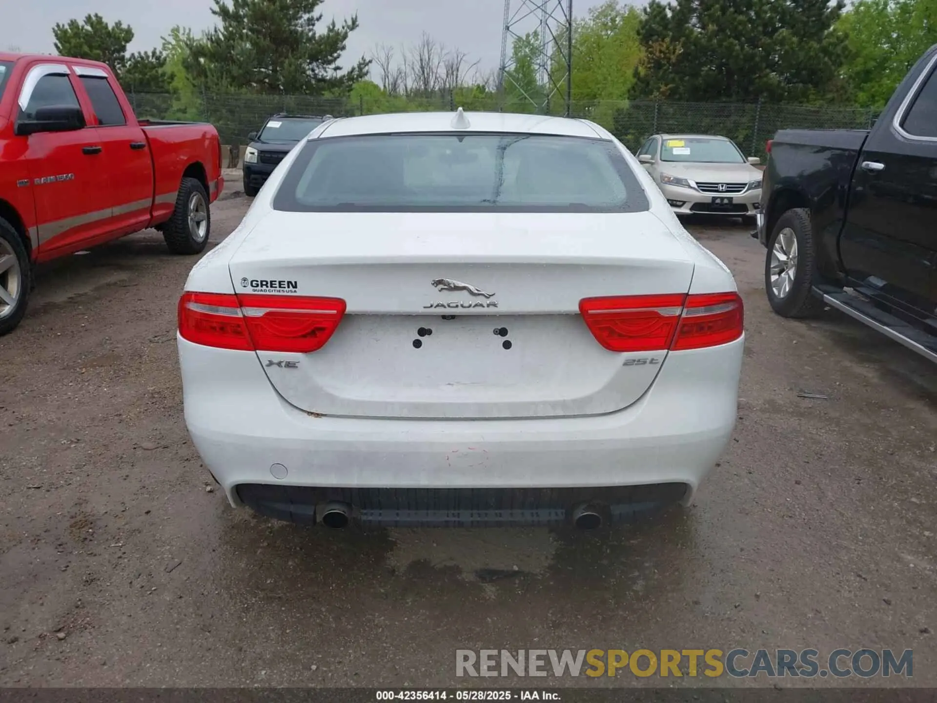 15 fotografías del automóvil dañado SAJAR4FX5KCP52589 JAGUAR XE 2019
