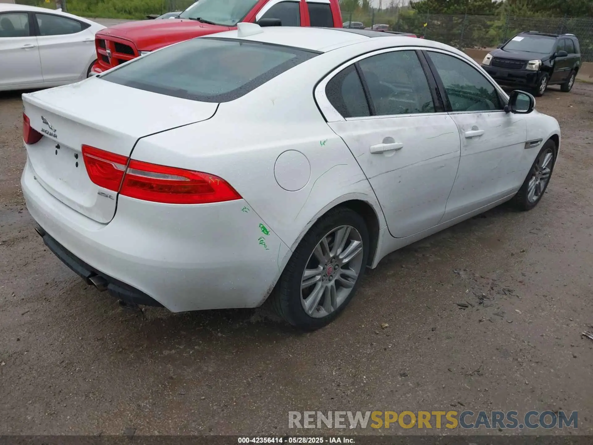 4 fotografías del automóvil dañado SAJAR4FX5KCP52589 JAGUAR XE 2019