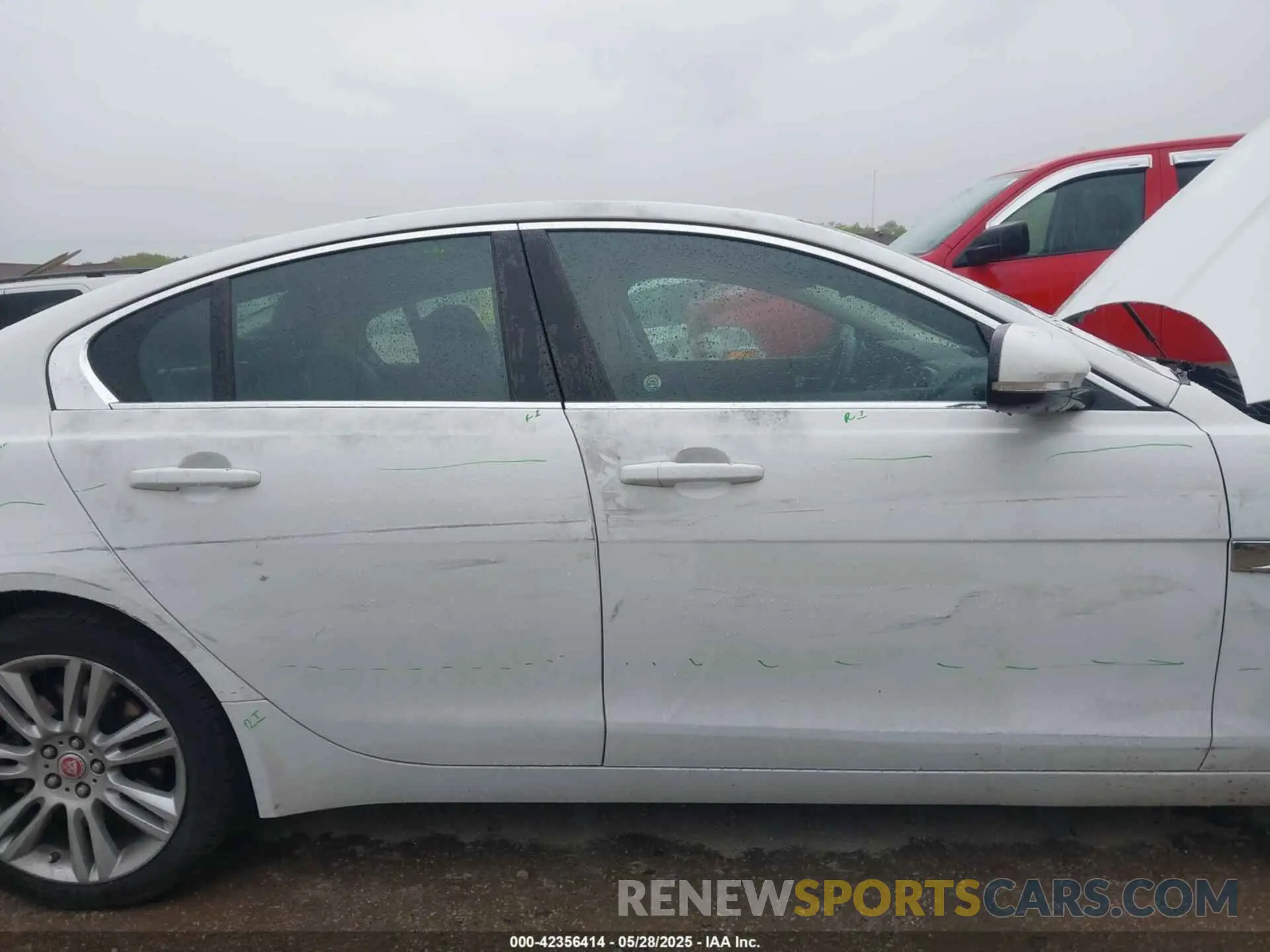 6 fotografías del automóvil dañado SAJAR4FX5KCP52589 JAGUAR XE 2019