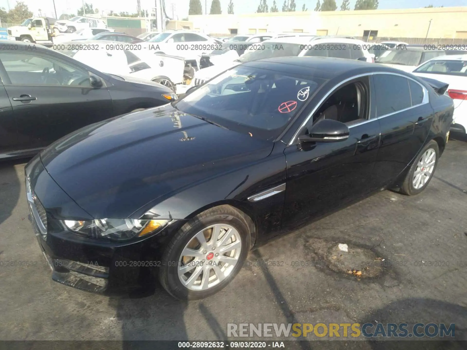 2 fotografías del automóvil dañado SAJAR4FX9KCP45838 JAGUAR XE 2019