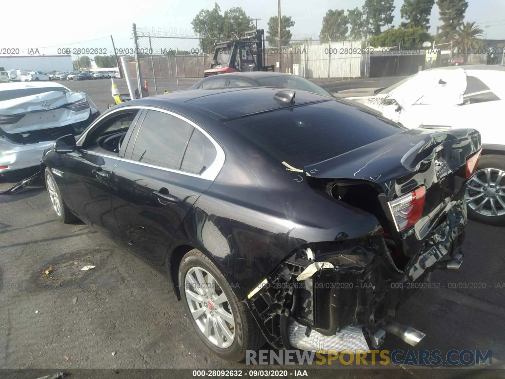3 fotografías del automóvil dañado SAJAR4FX9KCP45838 JAGUAR XE 2019