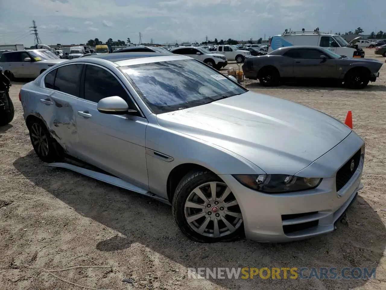 4 fotografías del automóvil dañado SAJAR4FX9KCP48304 JAGUAR XE 2019