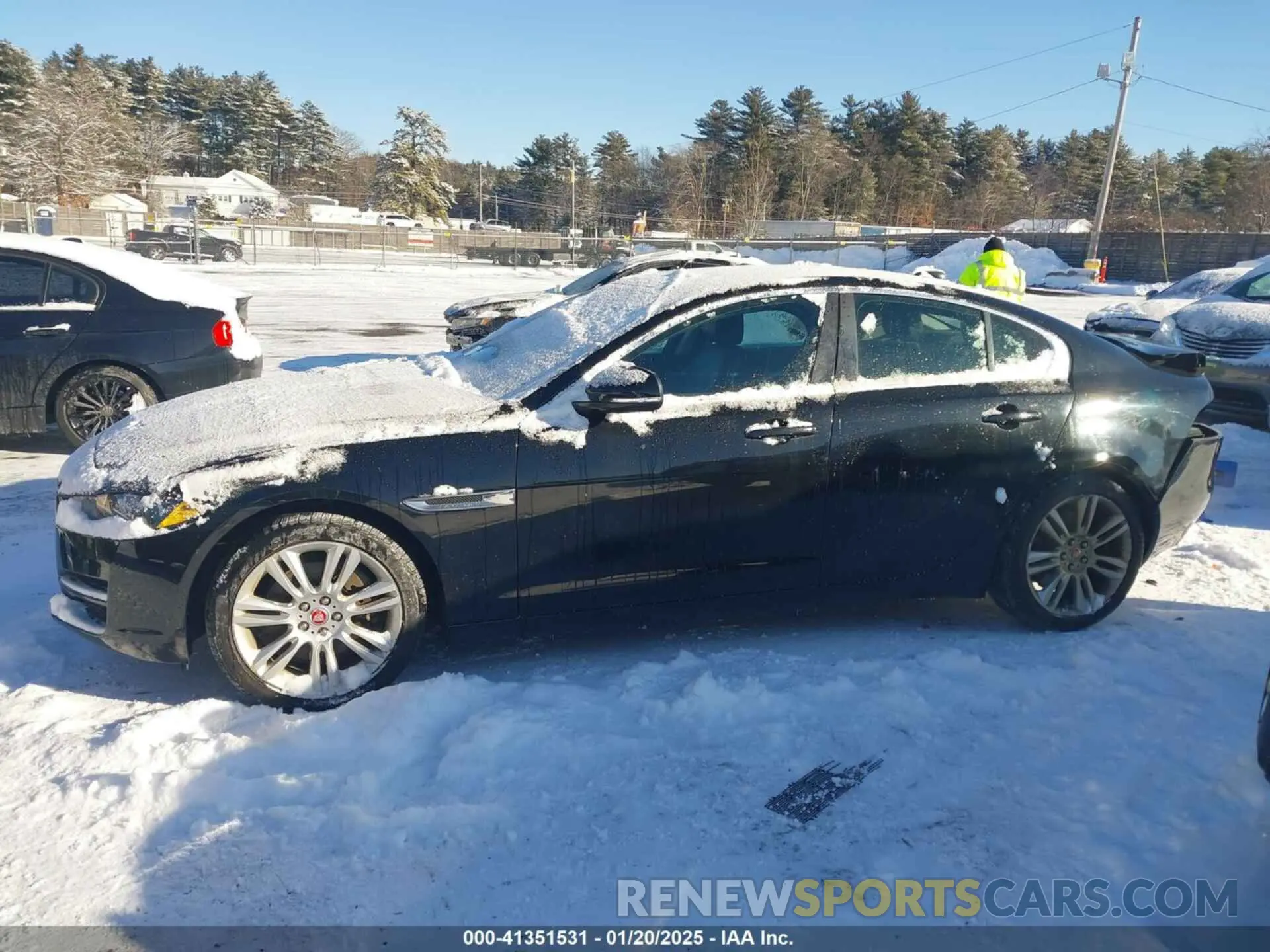 14 fotografías del automóvil dañado SAJAR4FXXKCP52331 JAGUAR XE 2019