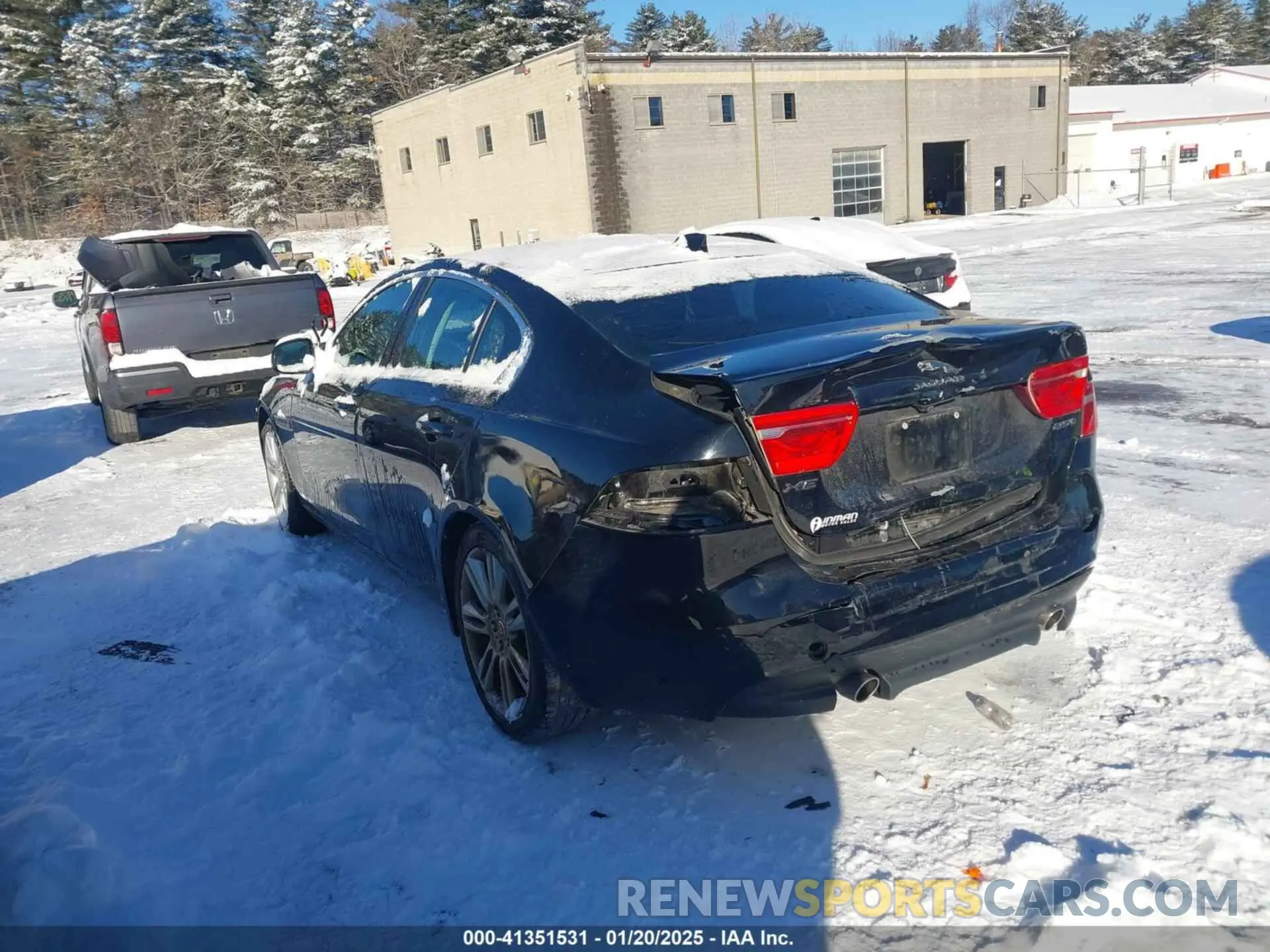 3 fotografías del automóvil dañado SAJAR4FXXKCP52331 JAGUAR XE 2019