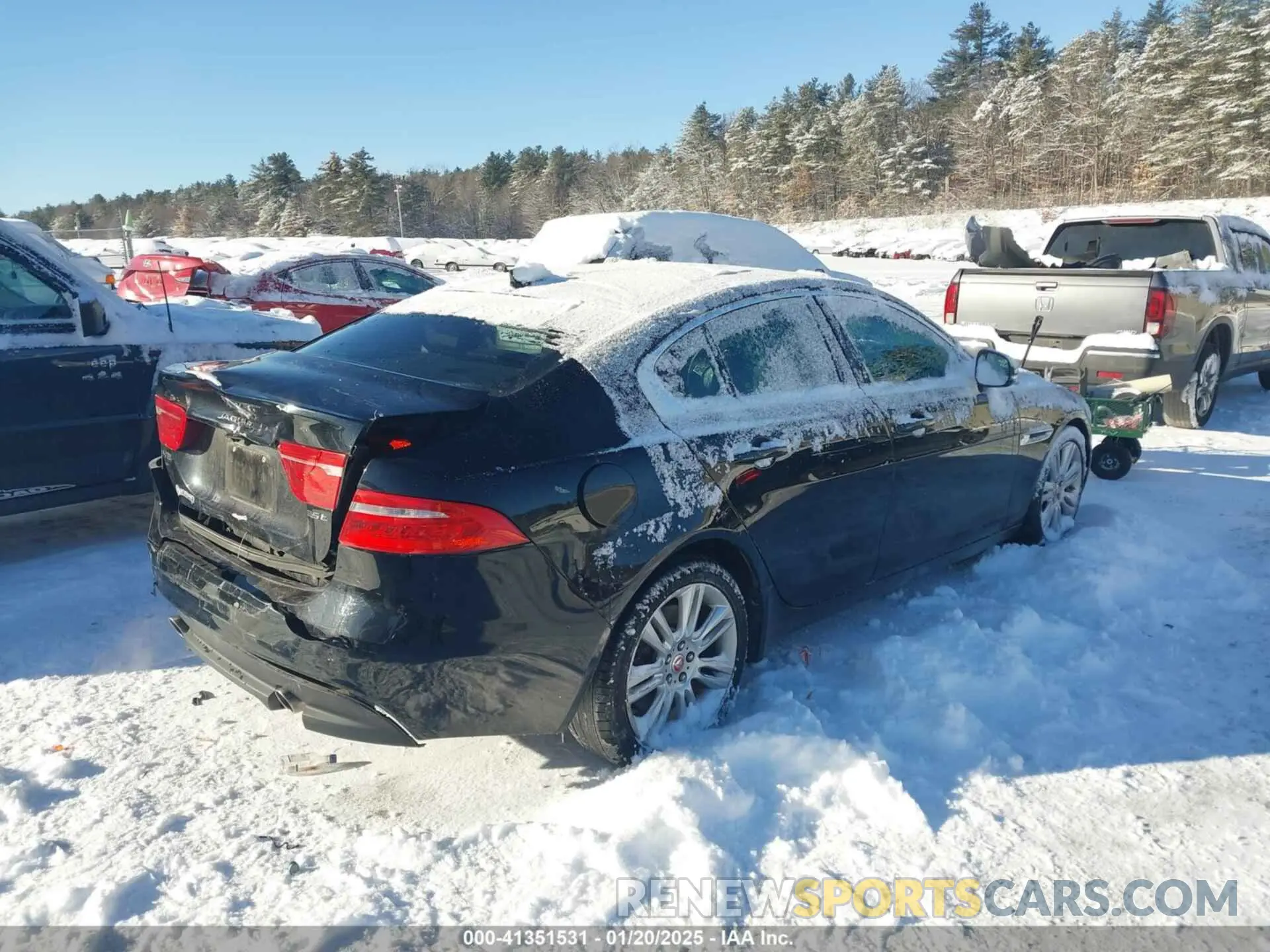 4 fotografías del automóvil dañado SAJAR4FXXKCP52331 JAGUAR XE 2019