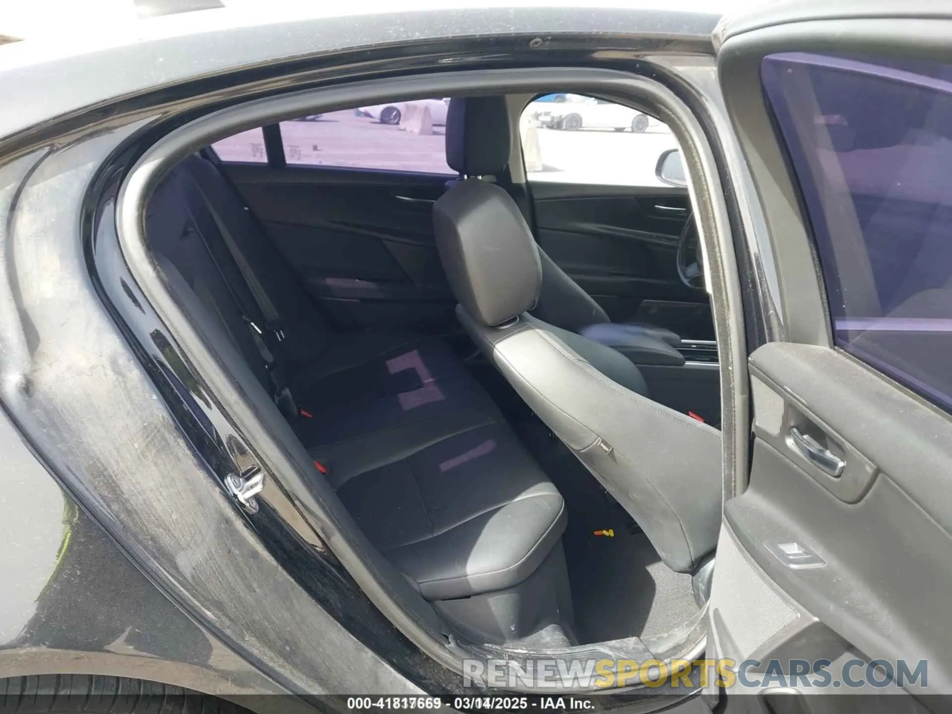8 fotografías del automóvil dañado SAJAS4FX2KCP52702 JAGUAR XE 2019