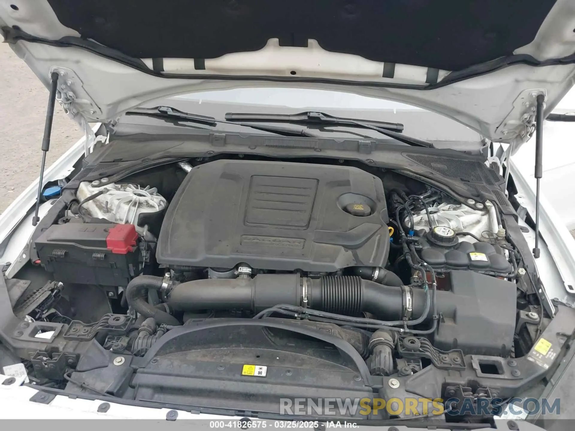 10 fotografías del automóvil dañado SAJAS4FX3KCP52756 JAGUAR XE 2019