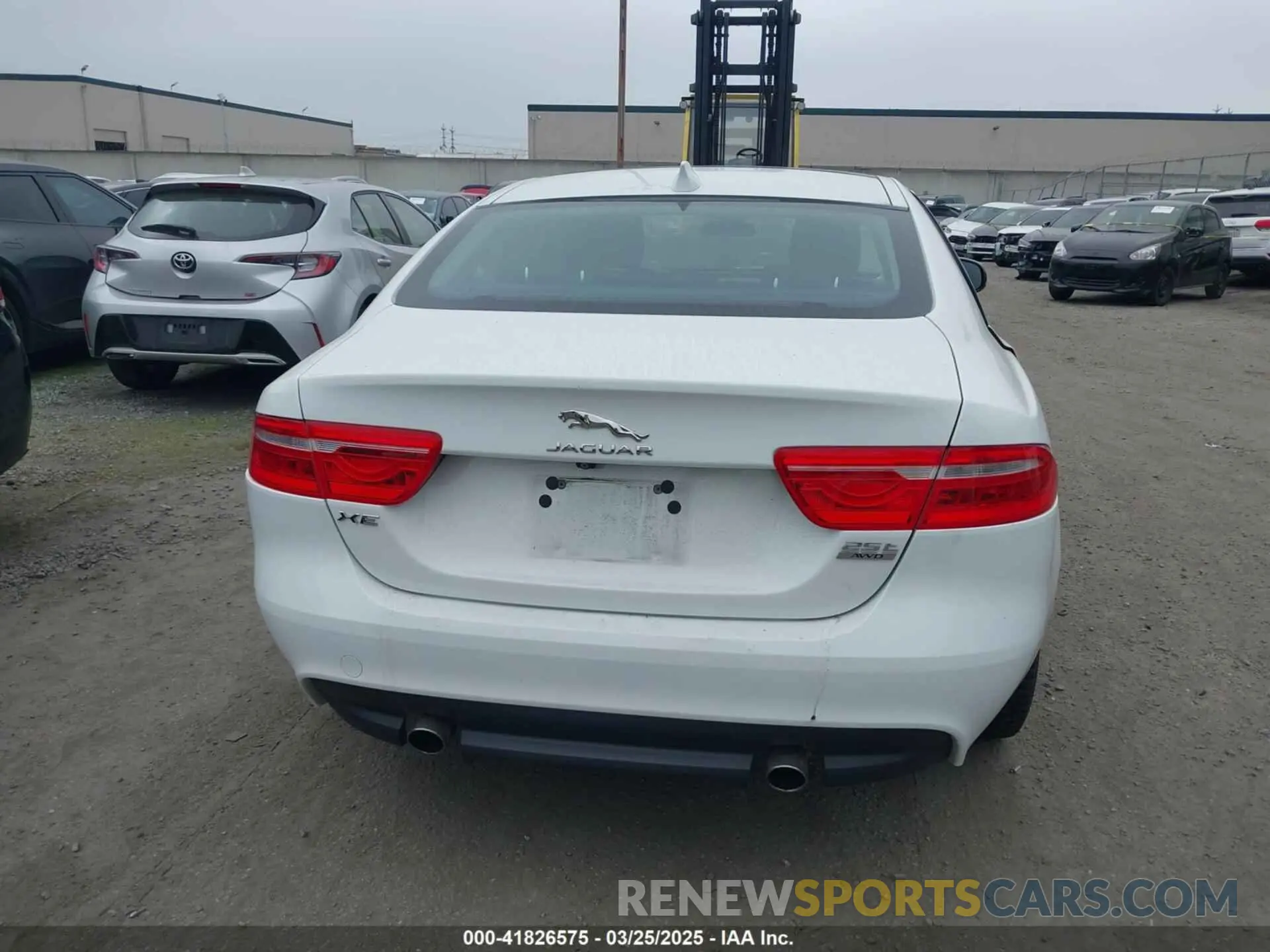 16 fotografías del automóvil dañado SAJAS4FX3KCP52756 JAGUAR XE 2019