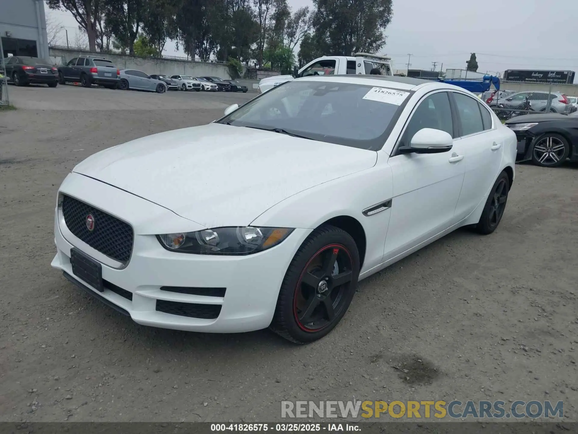 2 fotografías del automóvil dañado SAJAS4FX3KCP52756 JAGUAR XE 2019