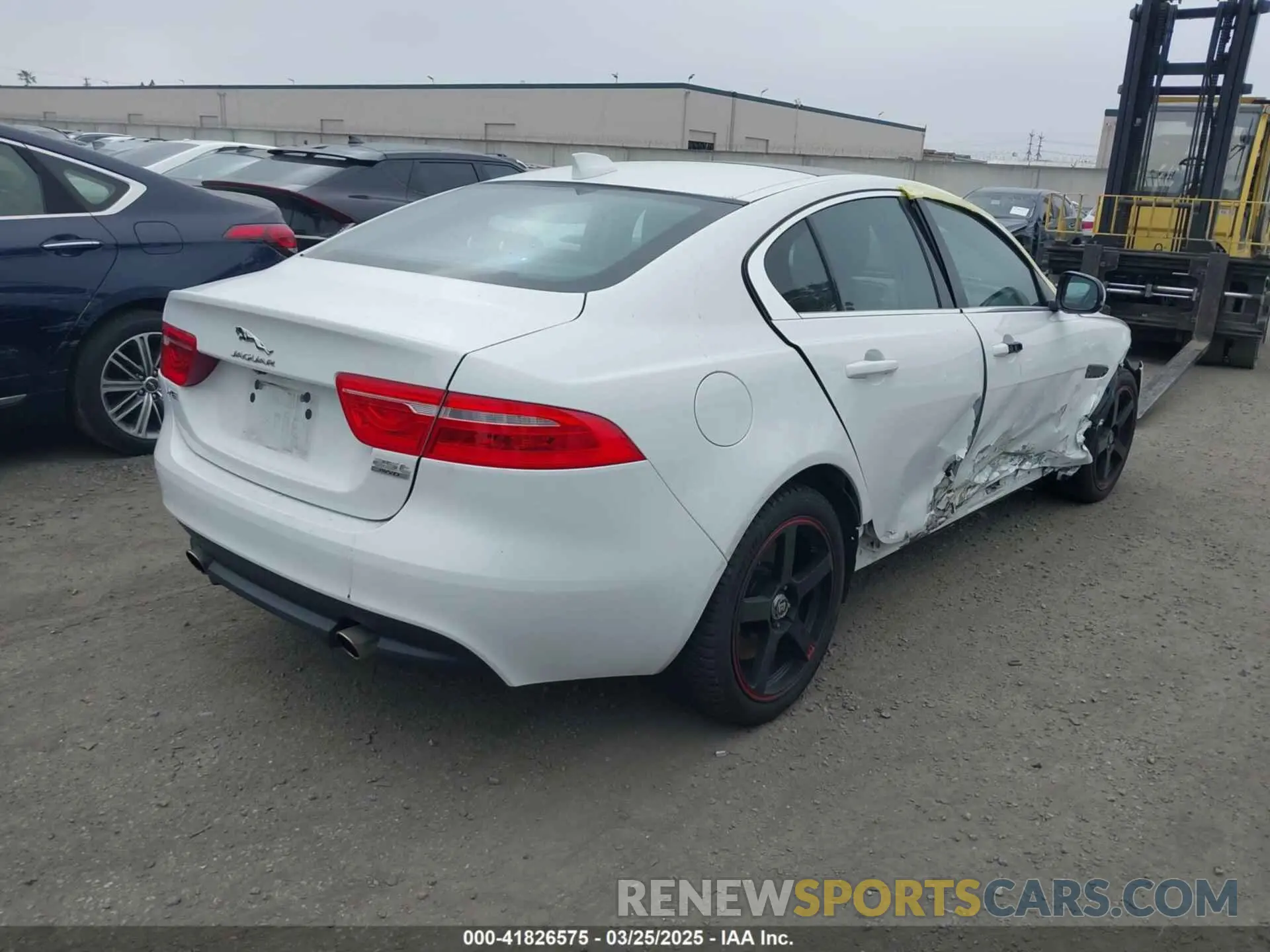 4 fotografías del automóvil dañado SAJAS4FX3KCP52756 JAGUAR XE 2019