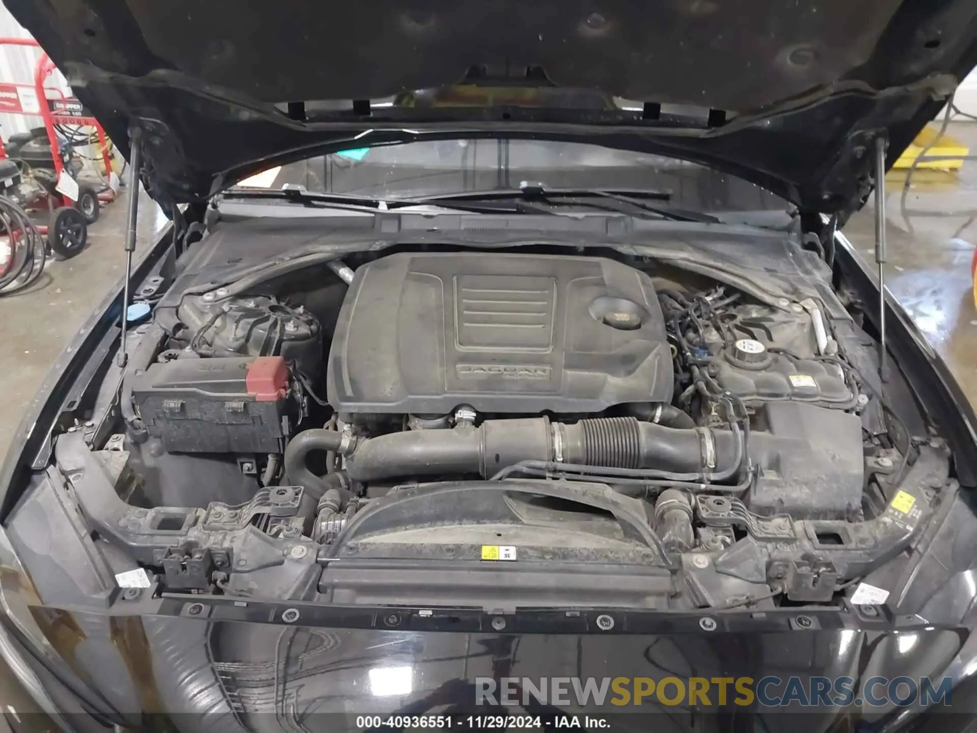 10 fotografías del automóvil dañado SAJAS4FXXKCP52690 JAGUAR XE 2019